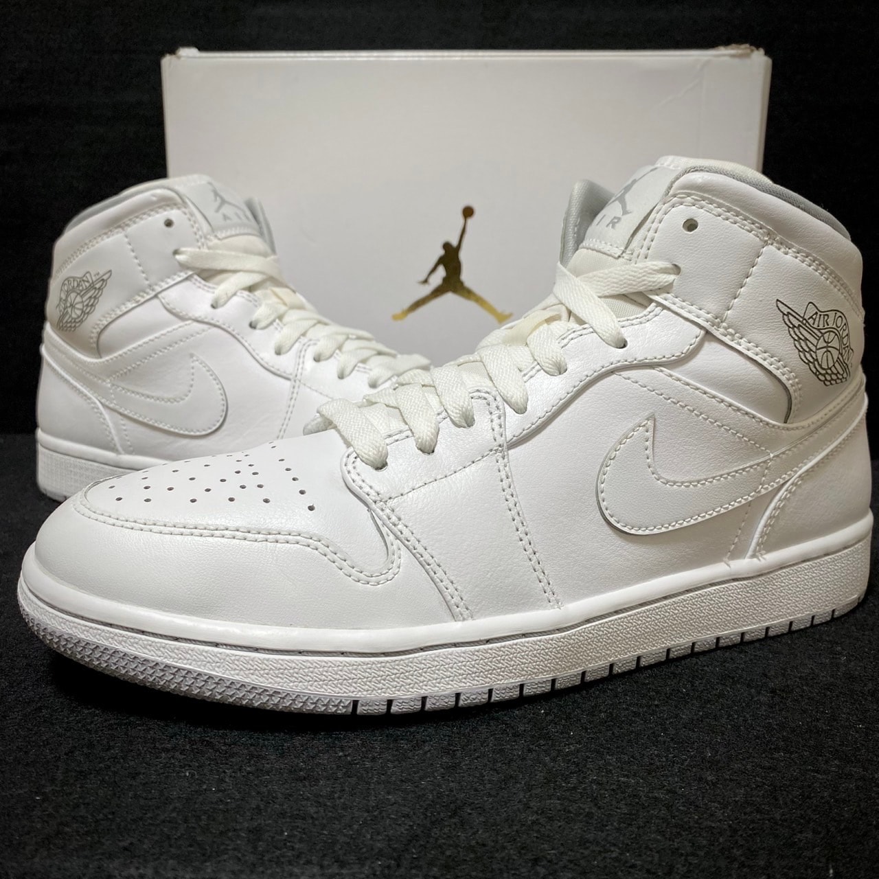 ナイキ エアジョーダン1 ミッド "ホワイト ウルフ グレー (2016)"