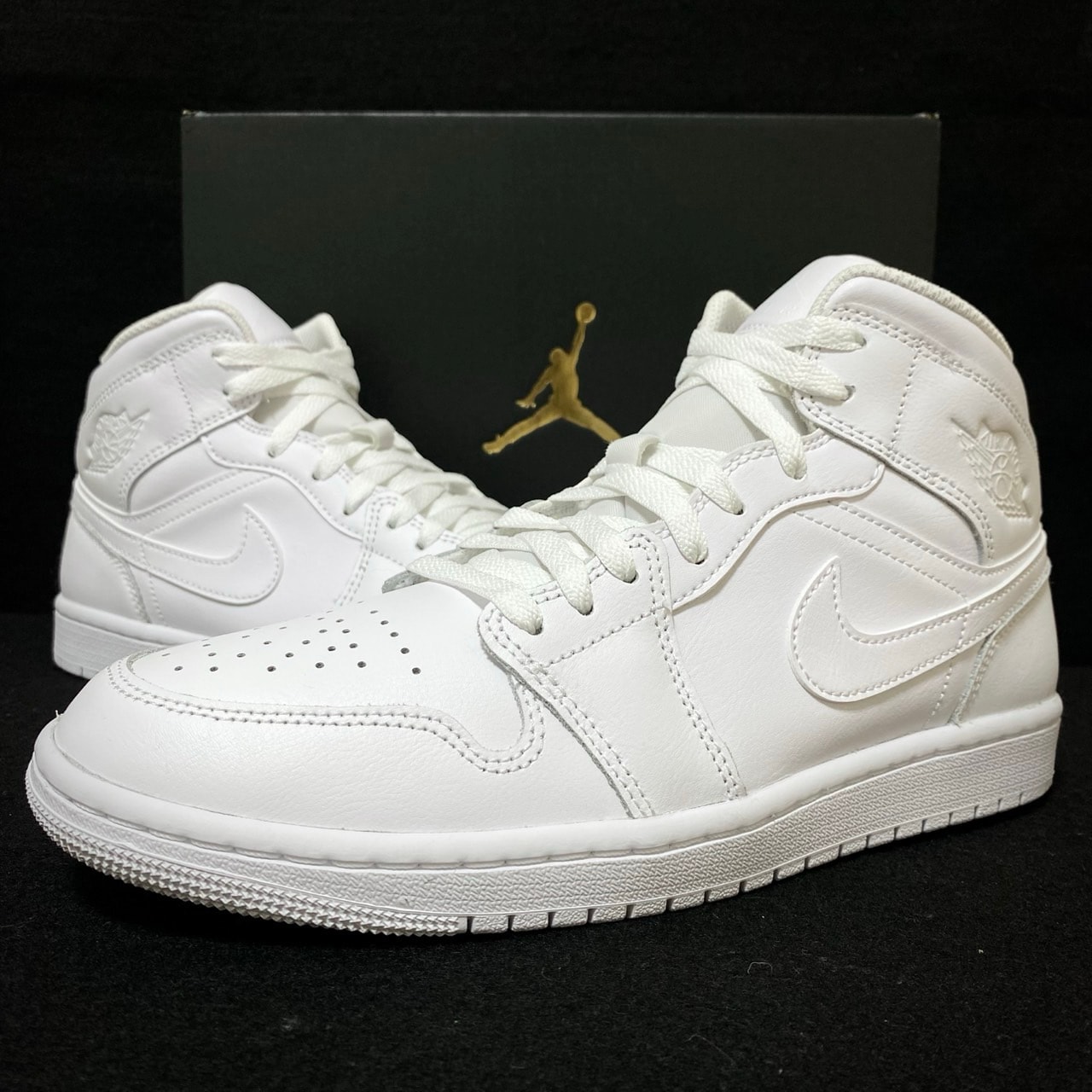 Nike Air Jordan 1 Mid "Triple White"