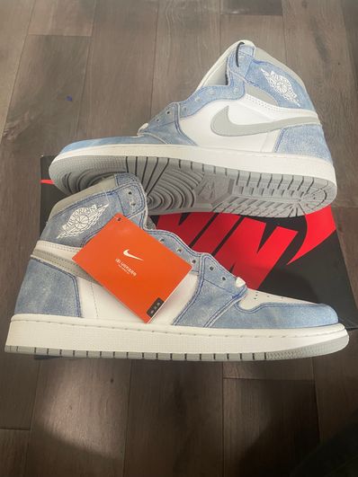 Nike Air Jordan 1 High OG "Hyper Royal"