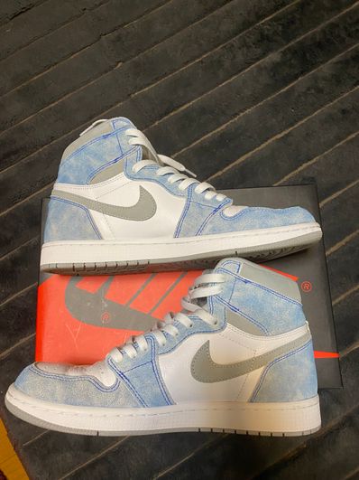 Nike Air Jordan 1 High OG "Hyper Royal"