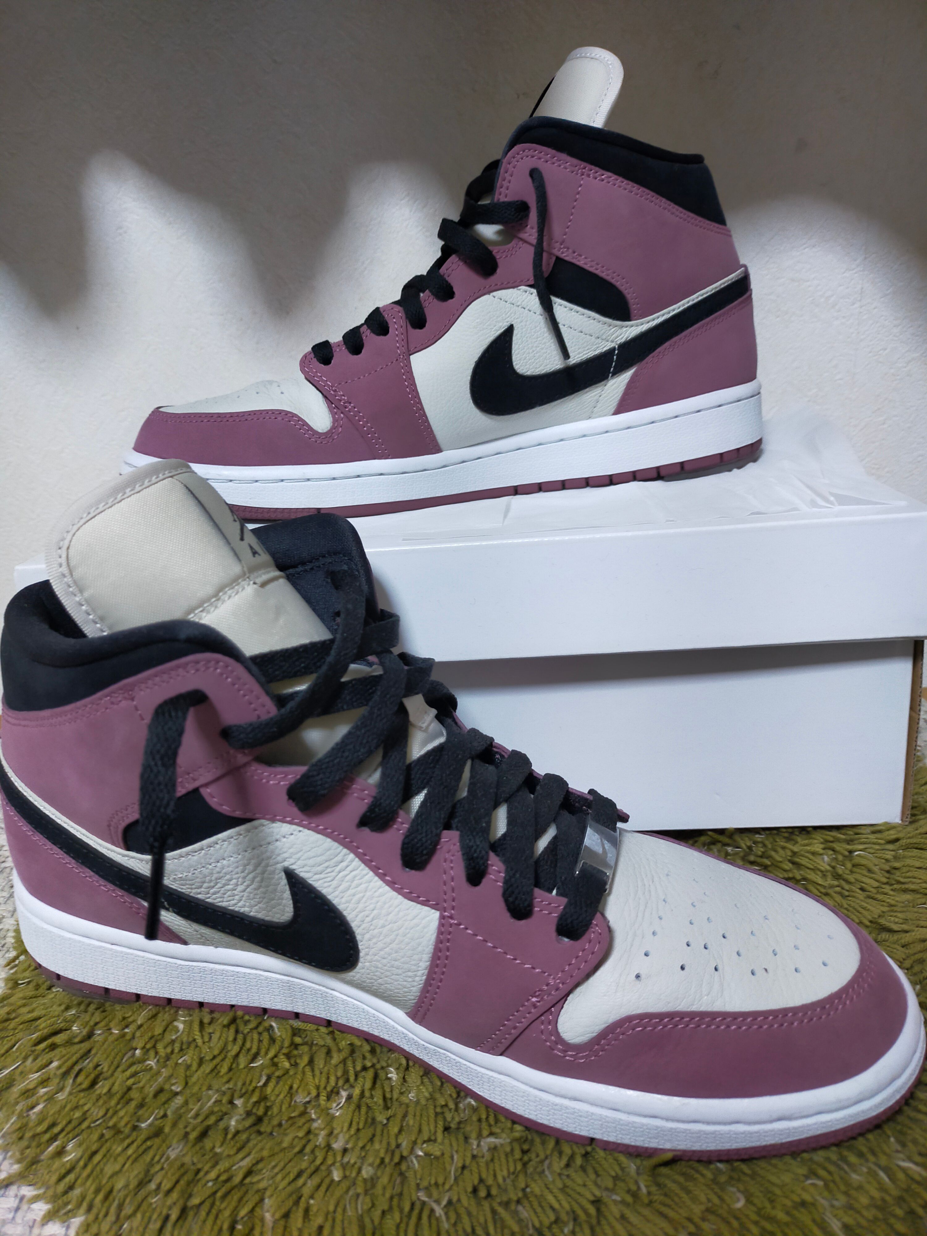 Nike Women's Air Jordan 1 Mid "Berry Pink"