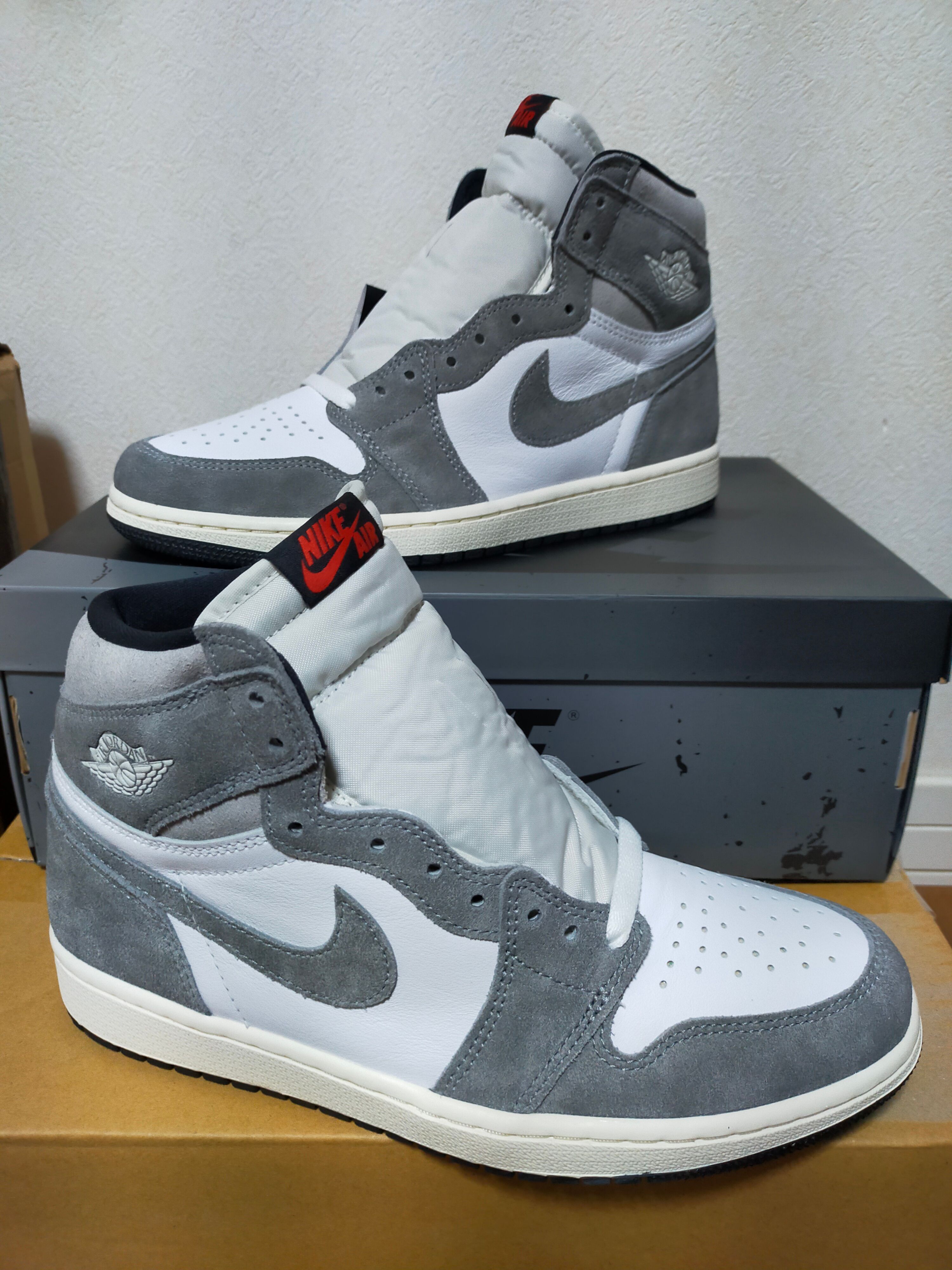 Nike Air Jordan 1 Retro High OG "Black and Smoke Grey"