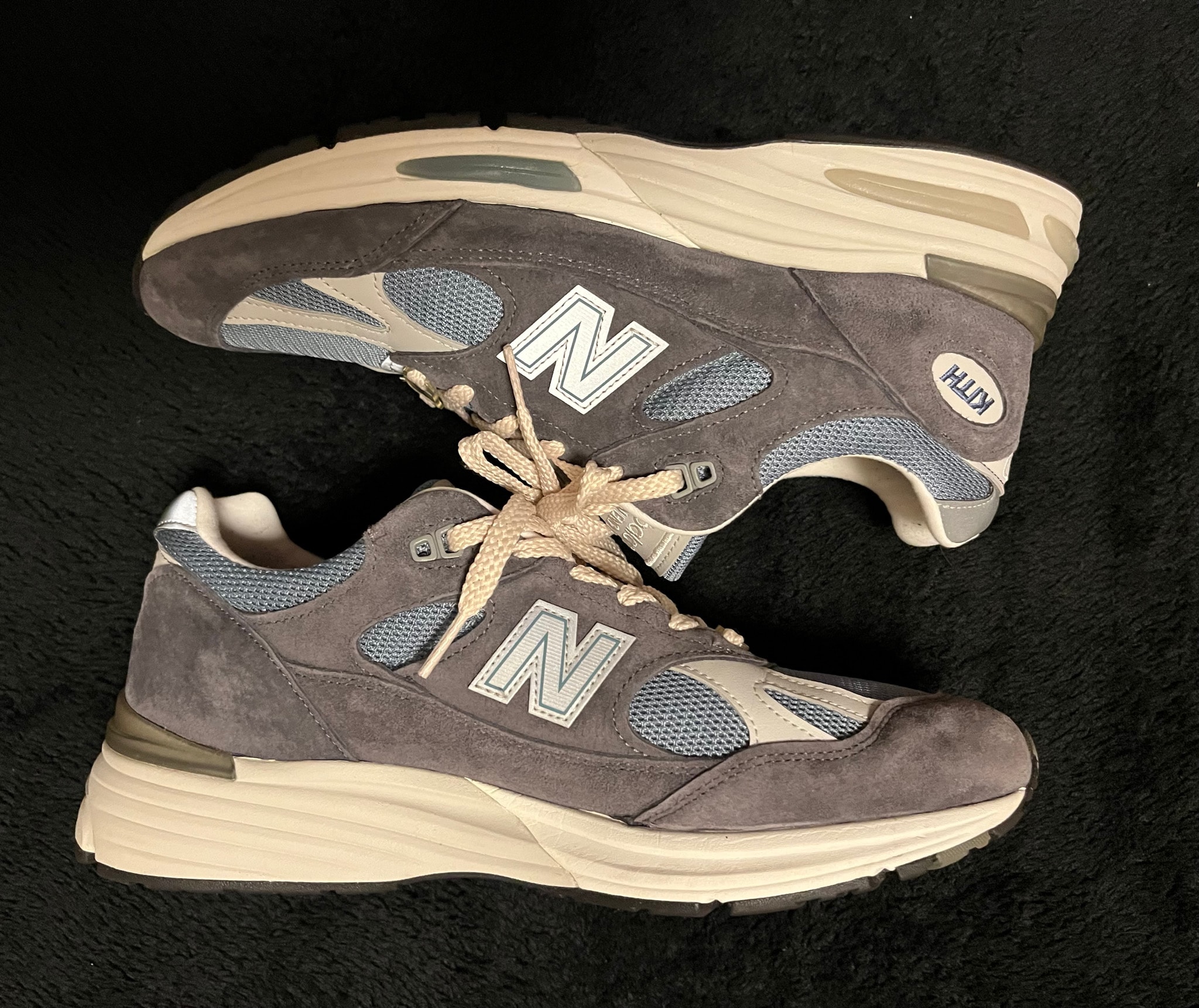 KITH × New Balance 991V2 "Asphalt/Lead/Oyster Mushroom"