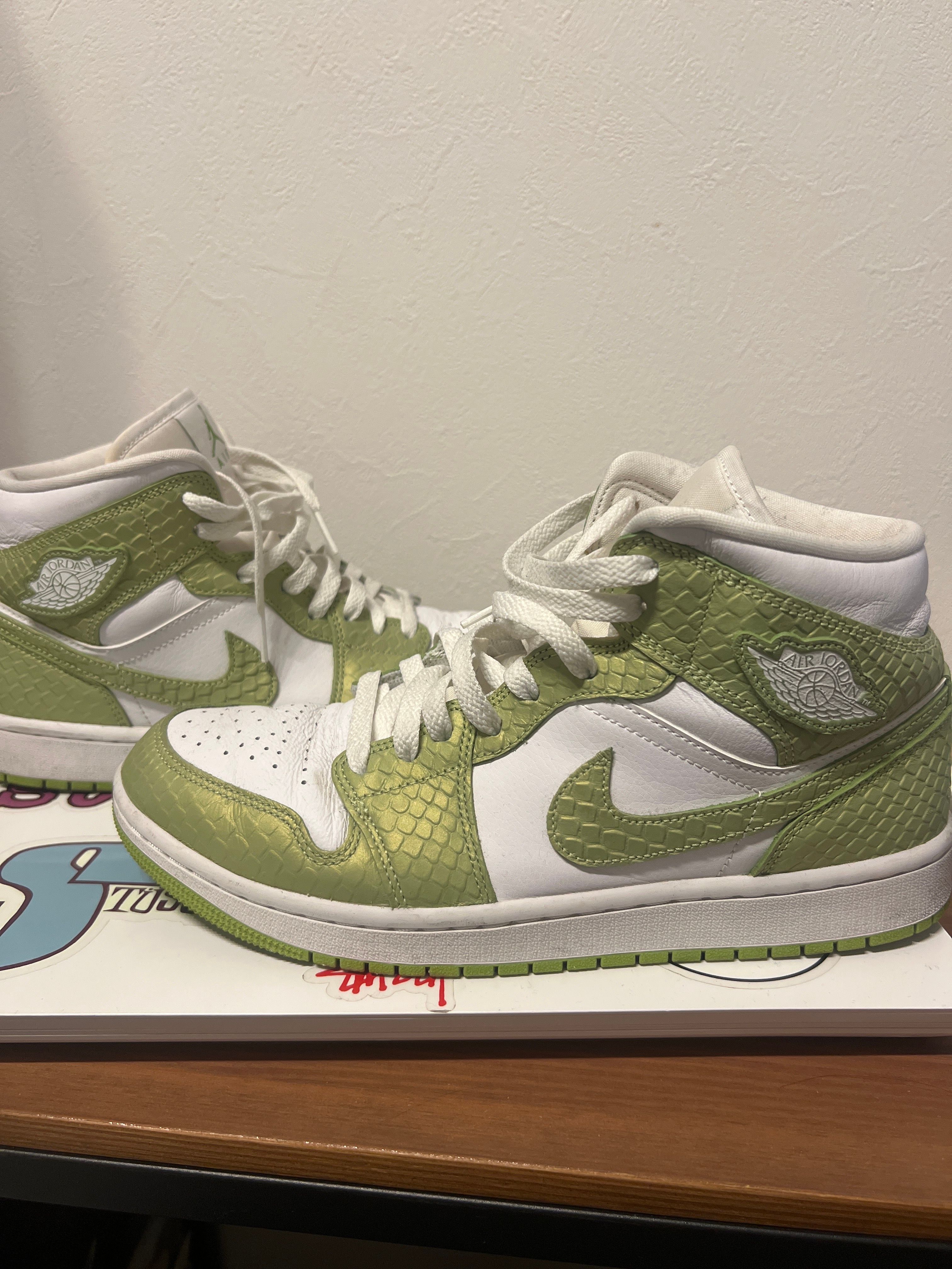 Nike Women's Air Jordan 1 Mid SE "Vivid Green Snakeskin"