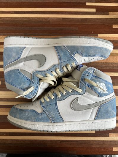 Nike Air Jordan 1 High OG "Hyper Royal"
