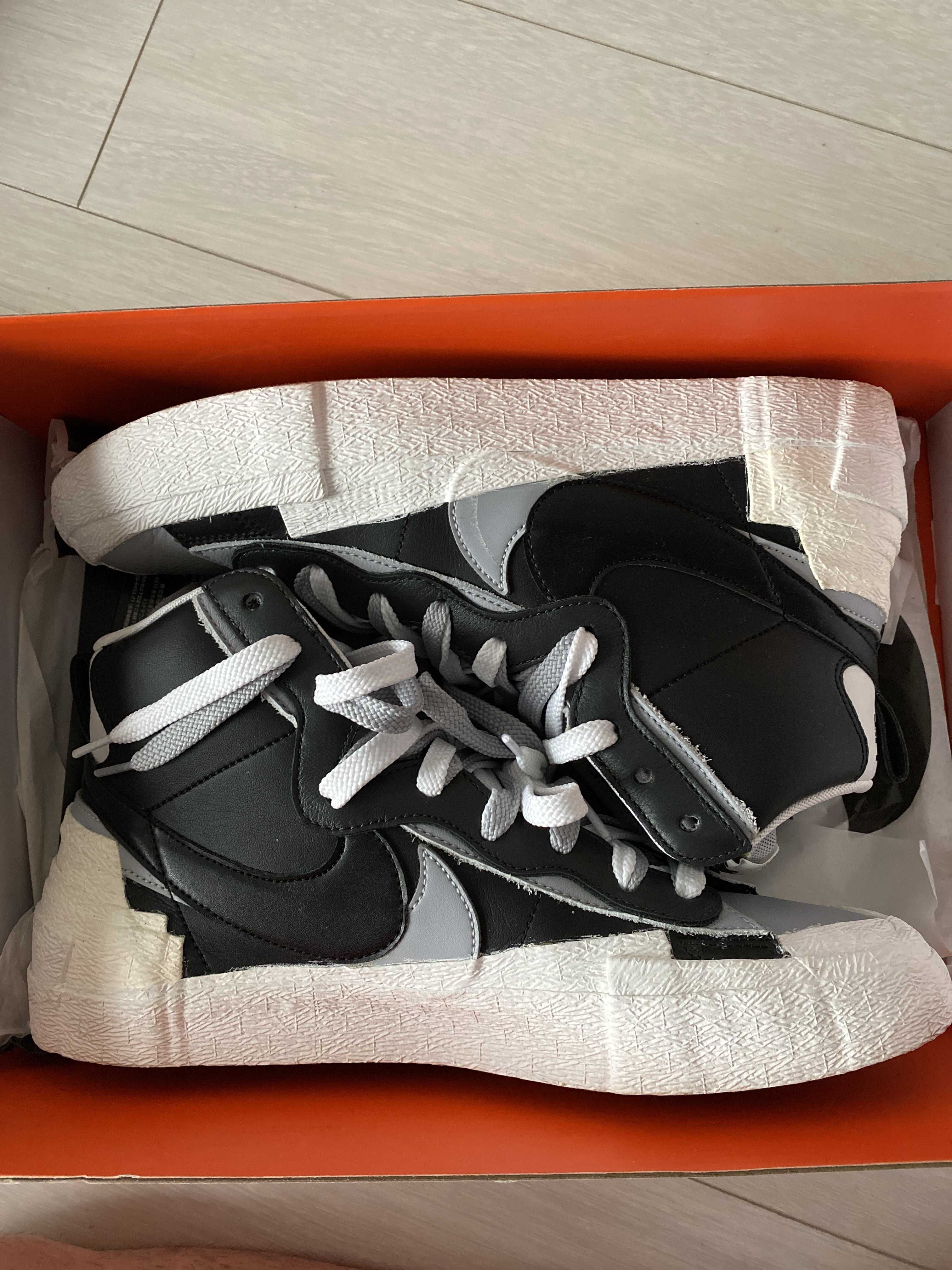 sacai × NIKE BLAZER MID "BLACK/WOLF GREY/WHITE"