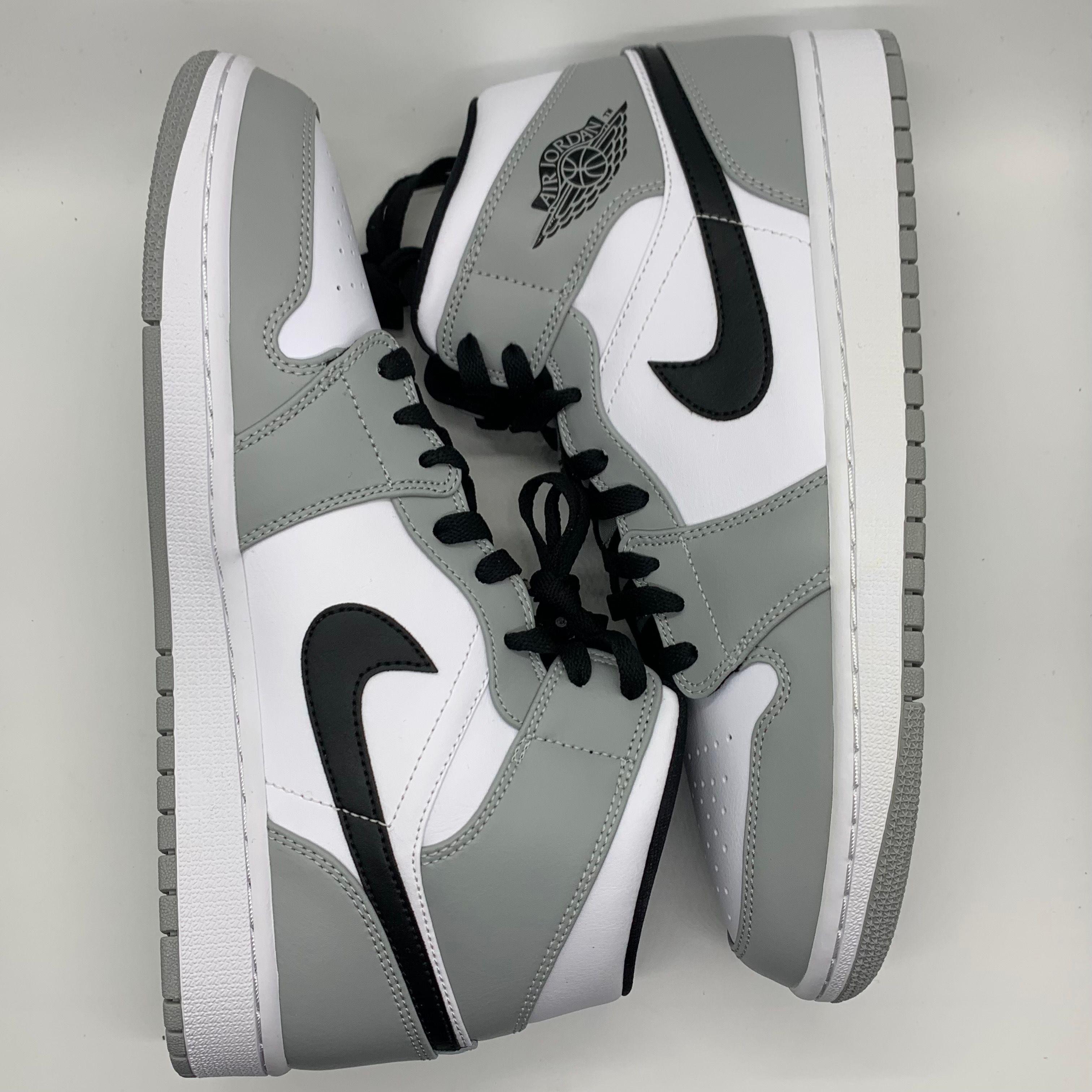 Nike Air Jordan 1 Mid "Light Smoke Grey/White/Black"