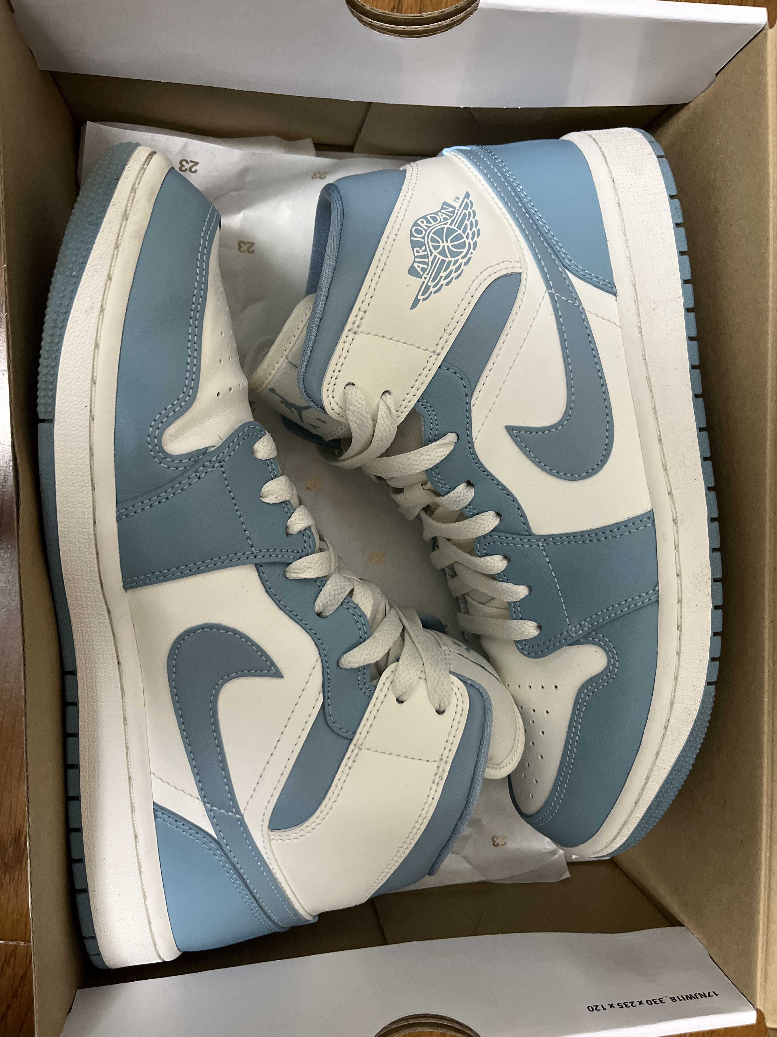 Nike Women's Air Jordan 1 Mid "University Blue"