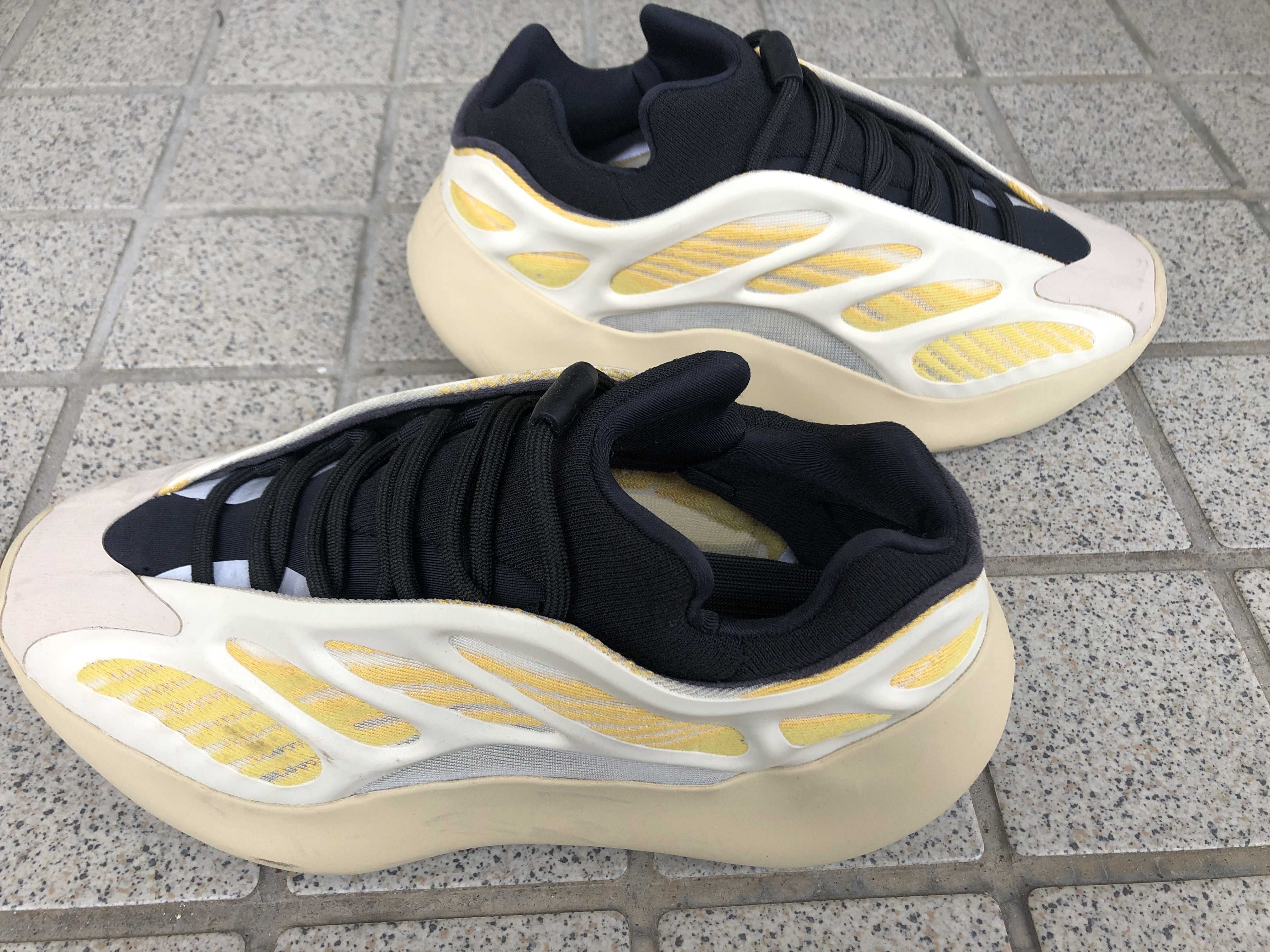adidas YEEZY 700 V3 "Safflower"