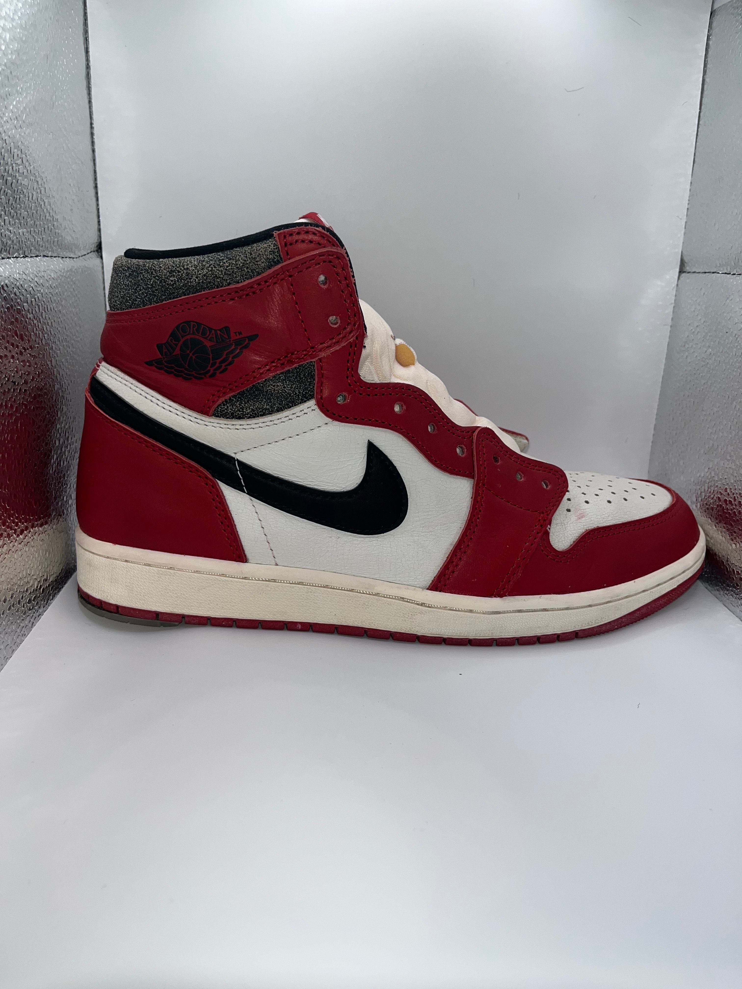 Nike Air Jordan 1 High OG "Lost & Found/Chicago"