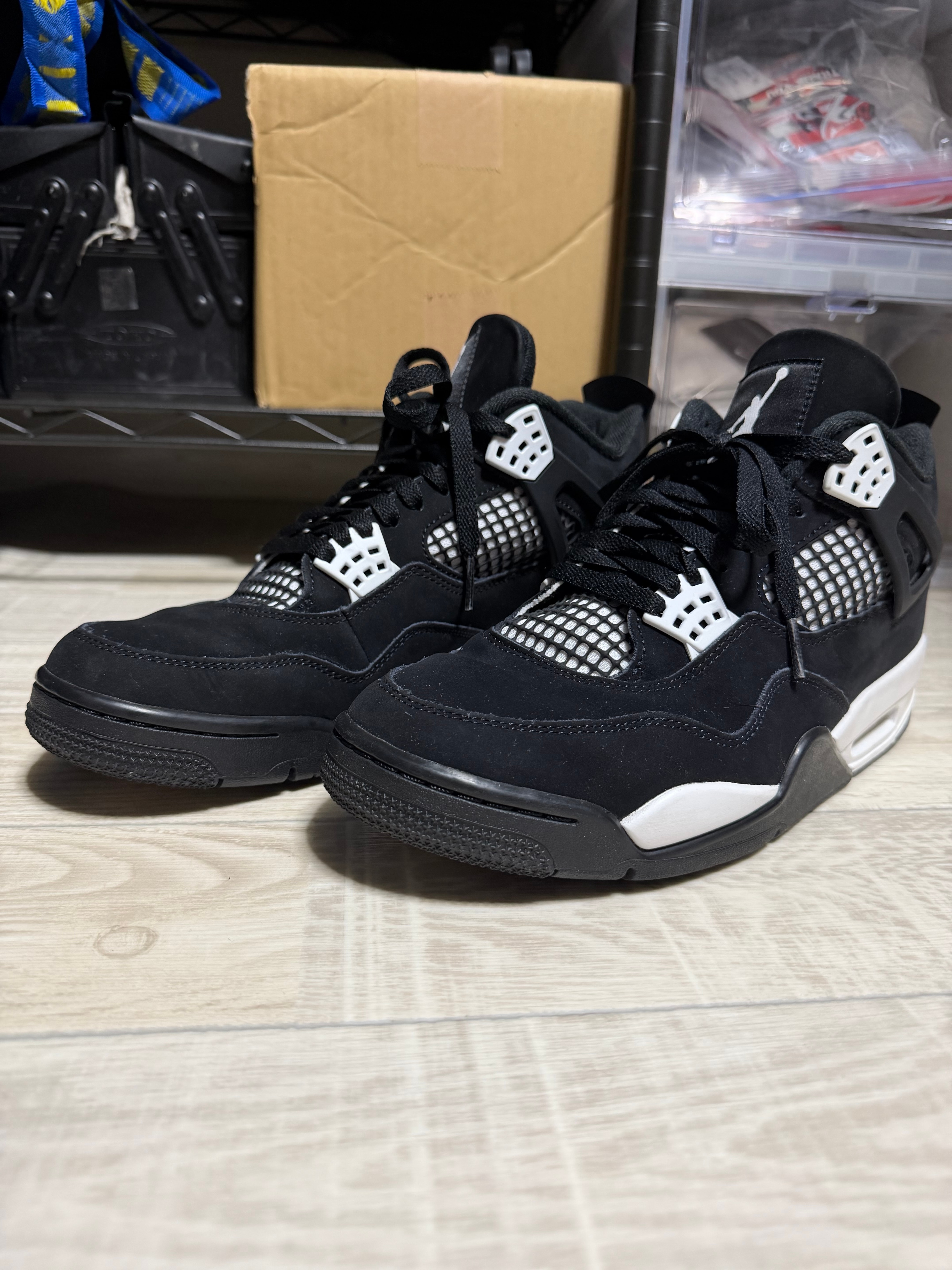 Nike Air Jordan 4 Retro "White Thunder"