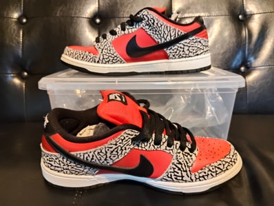 Supreme × Nike SB Dunk Low "Red Cement"(2012)