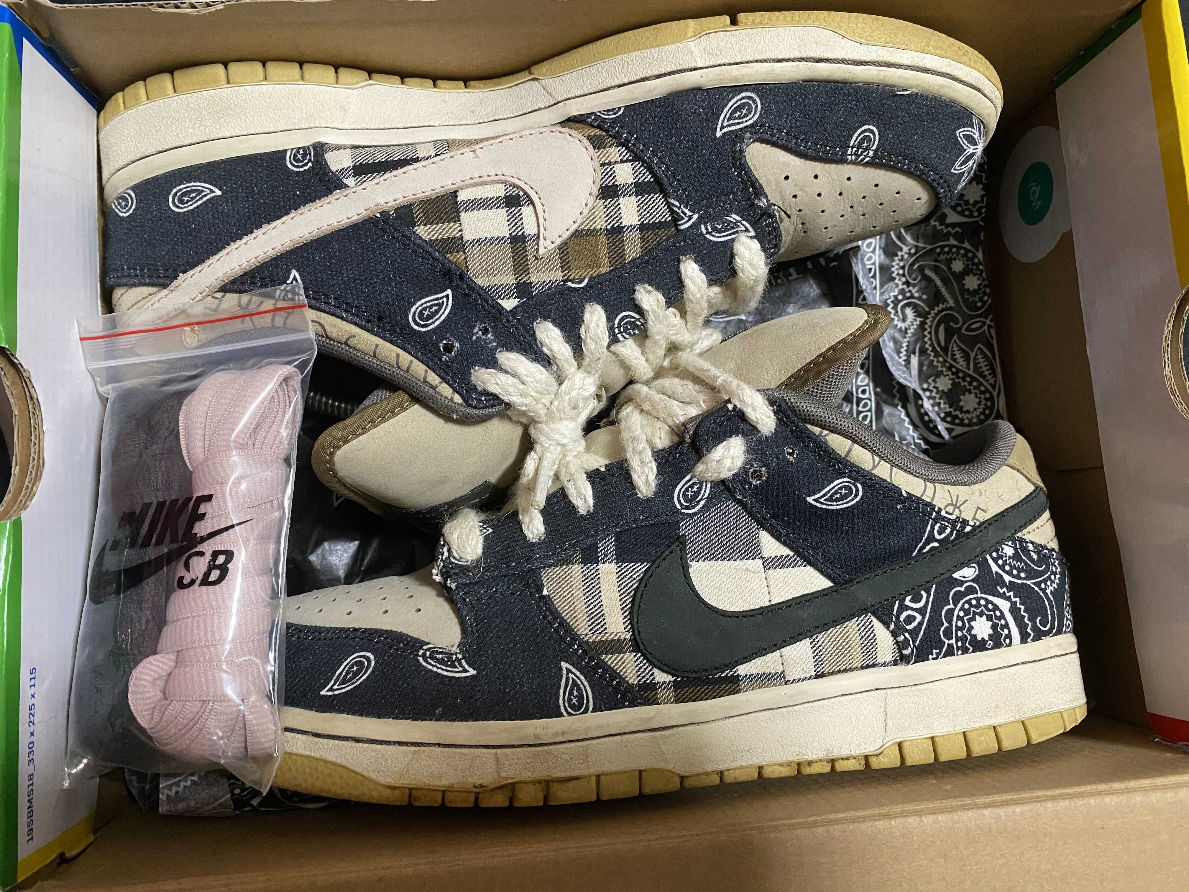Travis Scott × Nike SB Dunk Low "Black/Parachute Beige"
