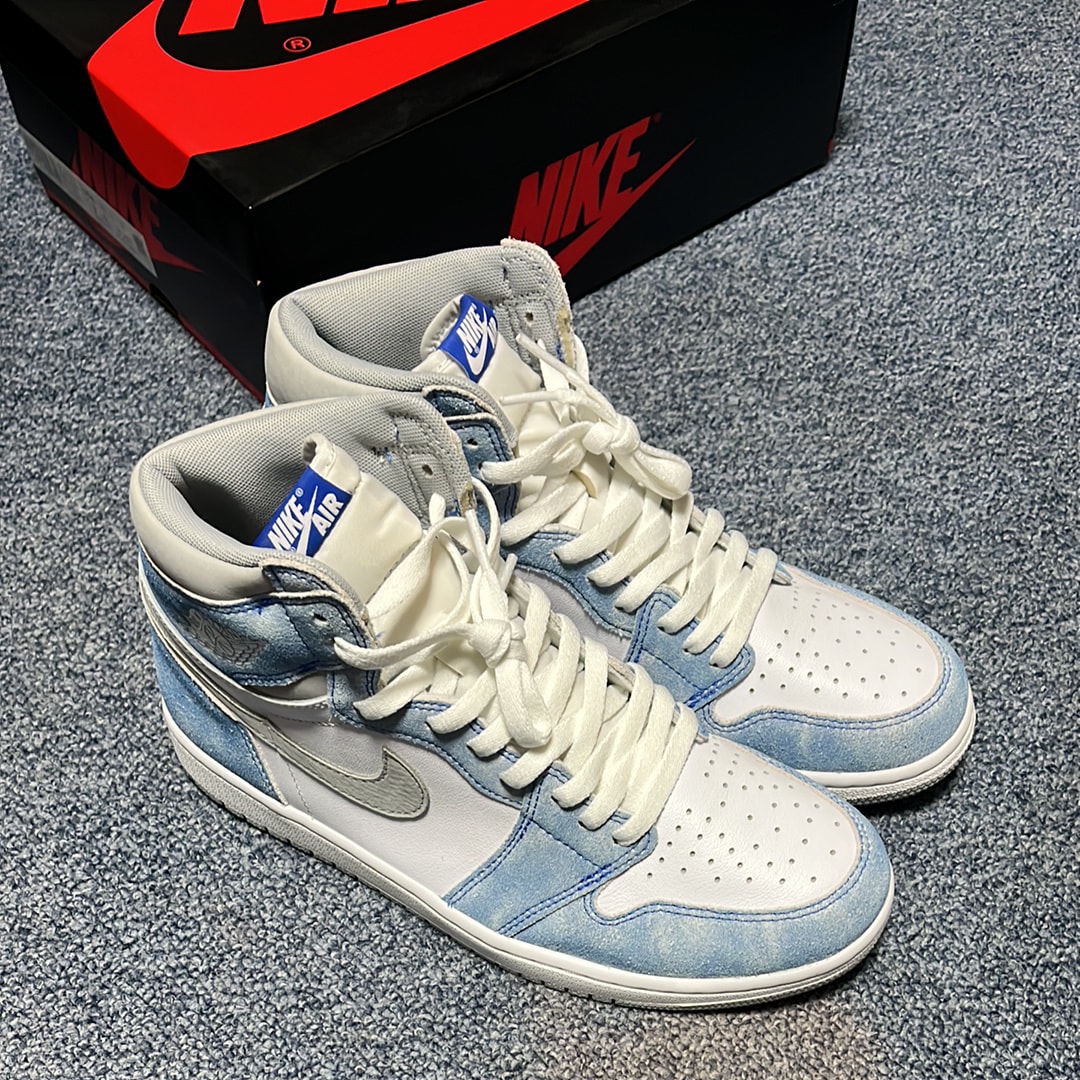 Nike Air Jordan 1 High OG "Hyper Royal"