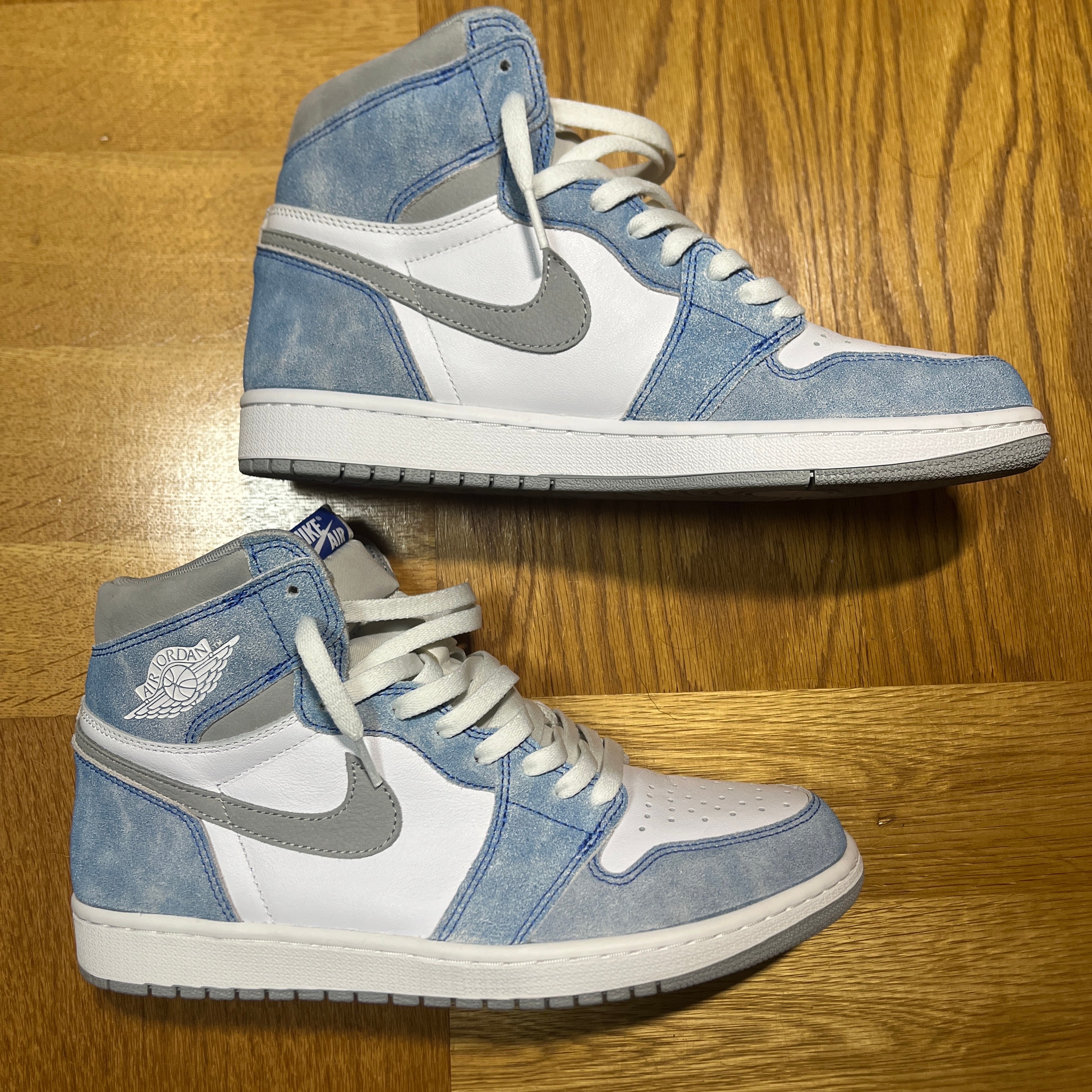 【本日出品取り消しです】ナイキ　エアジョーダン１ハイＯＧ　ハイパーロイヤル ナイキ エアジョーダン1 ハイ OG ハイパーロイヤル【7/21発売