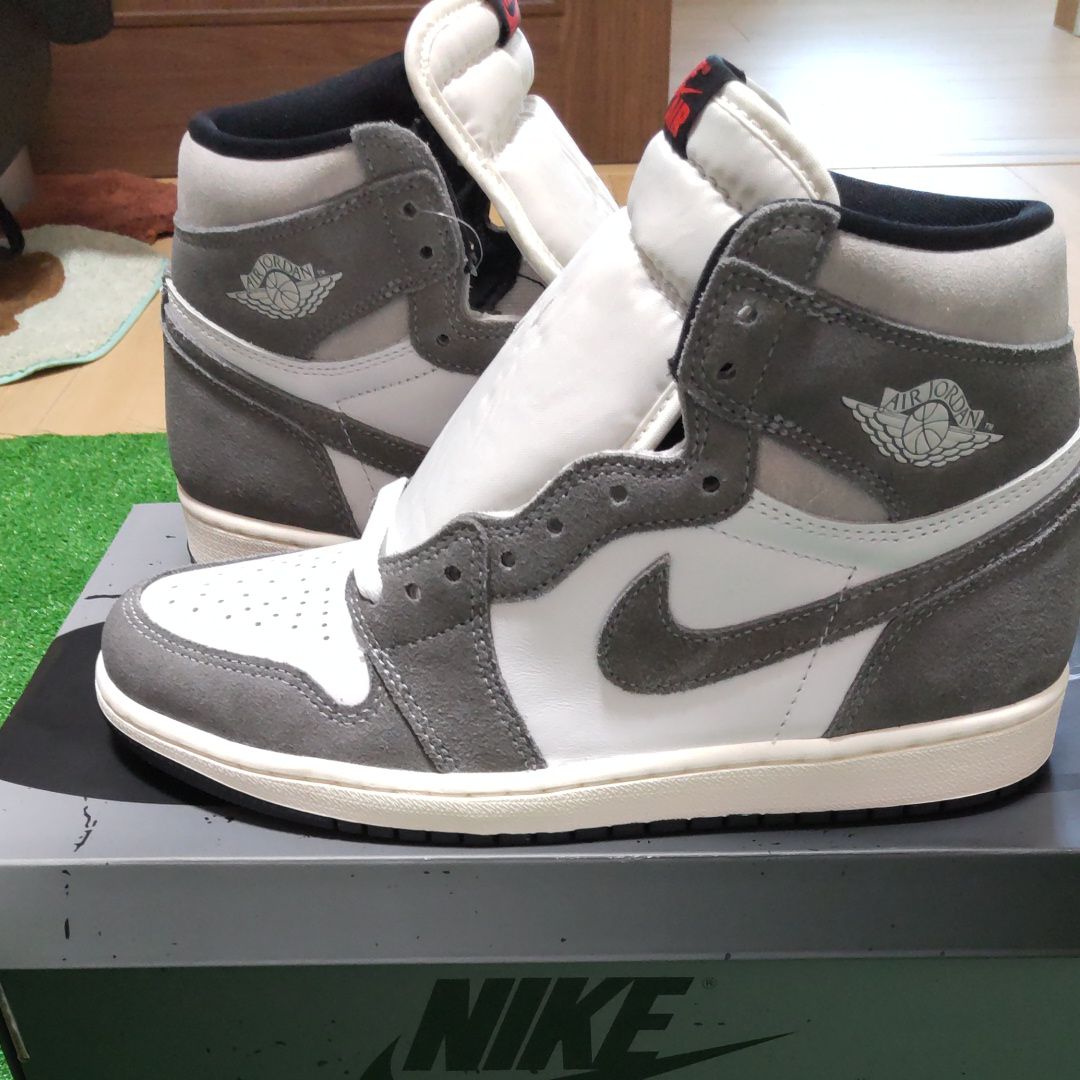 Nike Air Jordan 1 Retro High OG "Black and Smoke Grey"