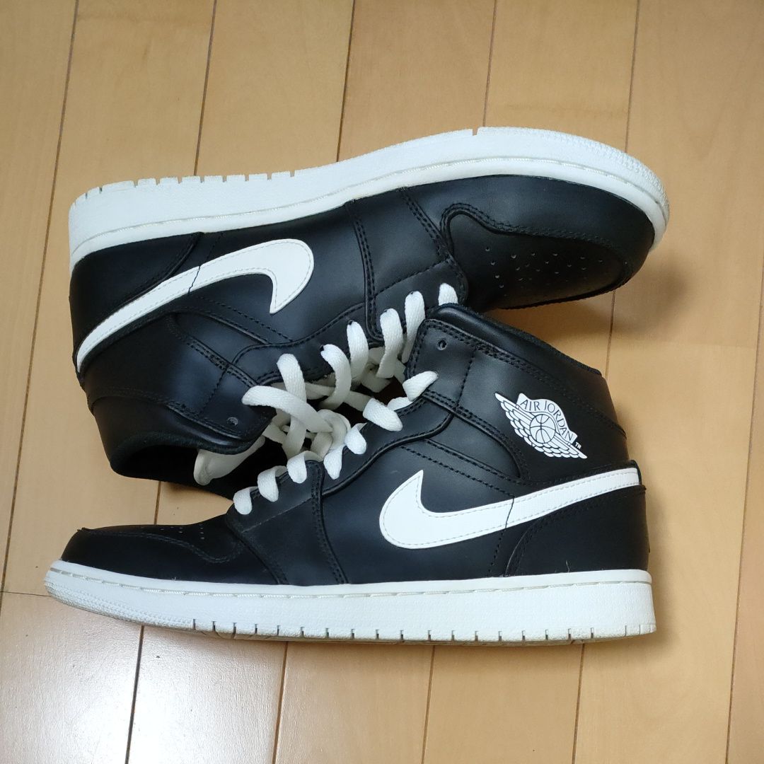 Nike Air Jordan 1 Retro Mid "Black White"