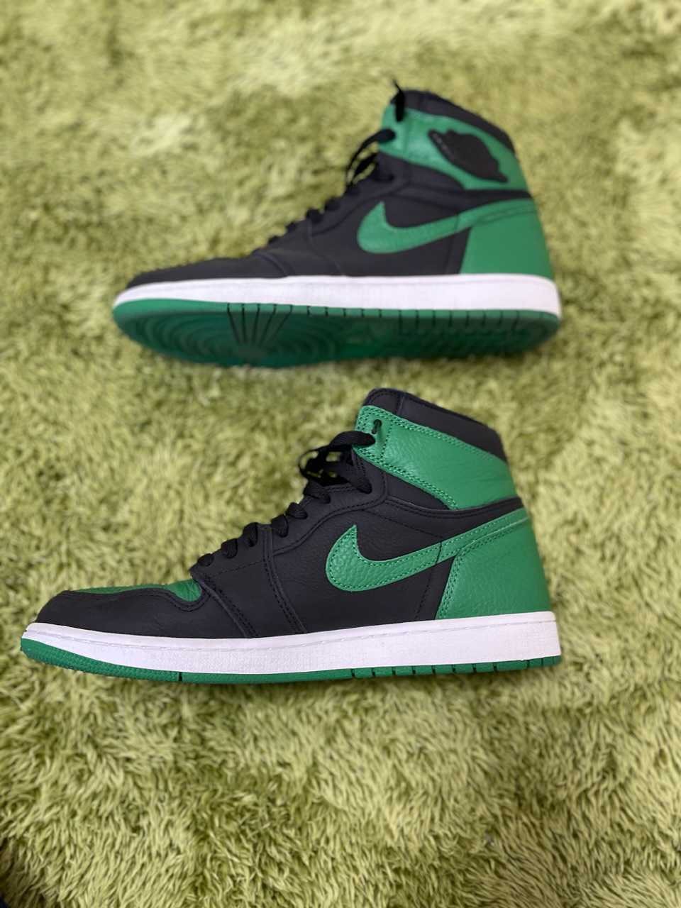 Nike Air Jordan 1 Retro High OG "Black/Pine Green" (2020)