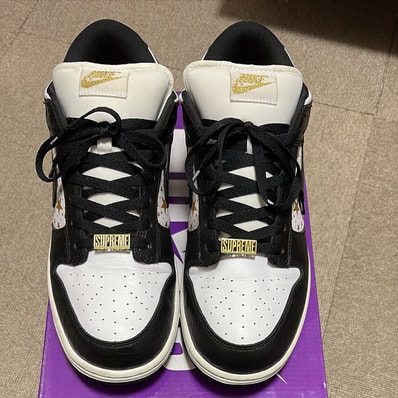 Supreme × Nike SB Dunk Low OG QS Gold Stars "White/Black"