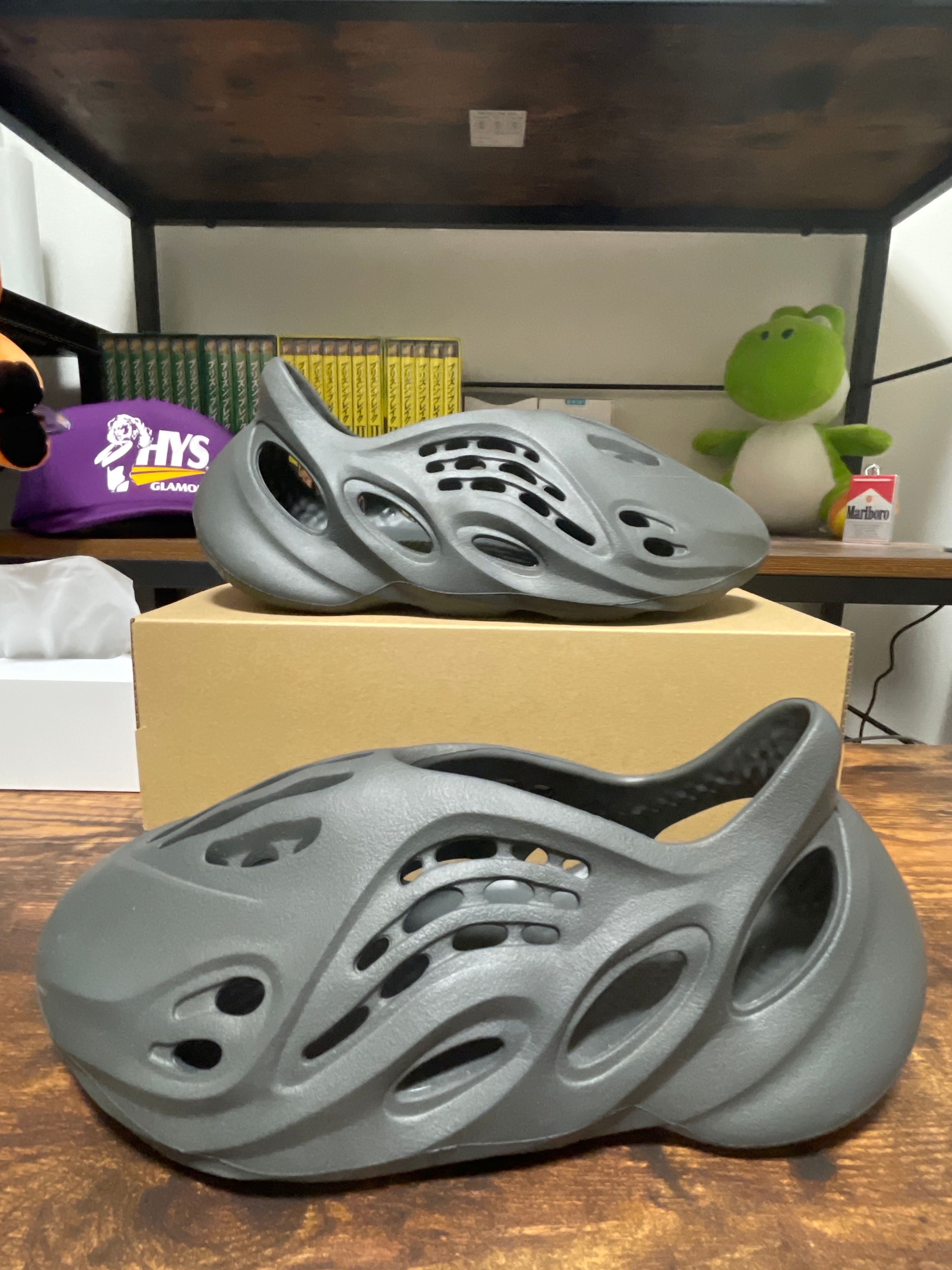 adidas YEEZY Foam Runner "Carbon"