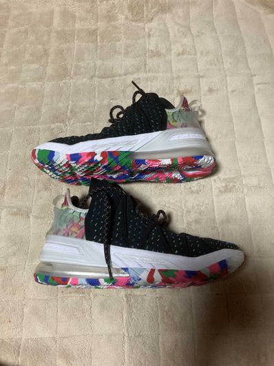 NIKE LEBRON 18