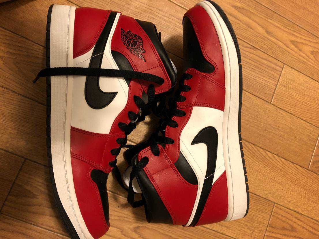 Nike Air Jordan 1 Mid "Chicago Black Toe"