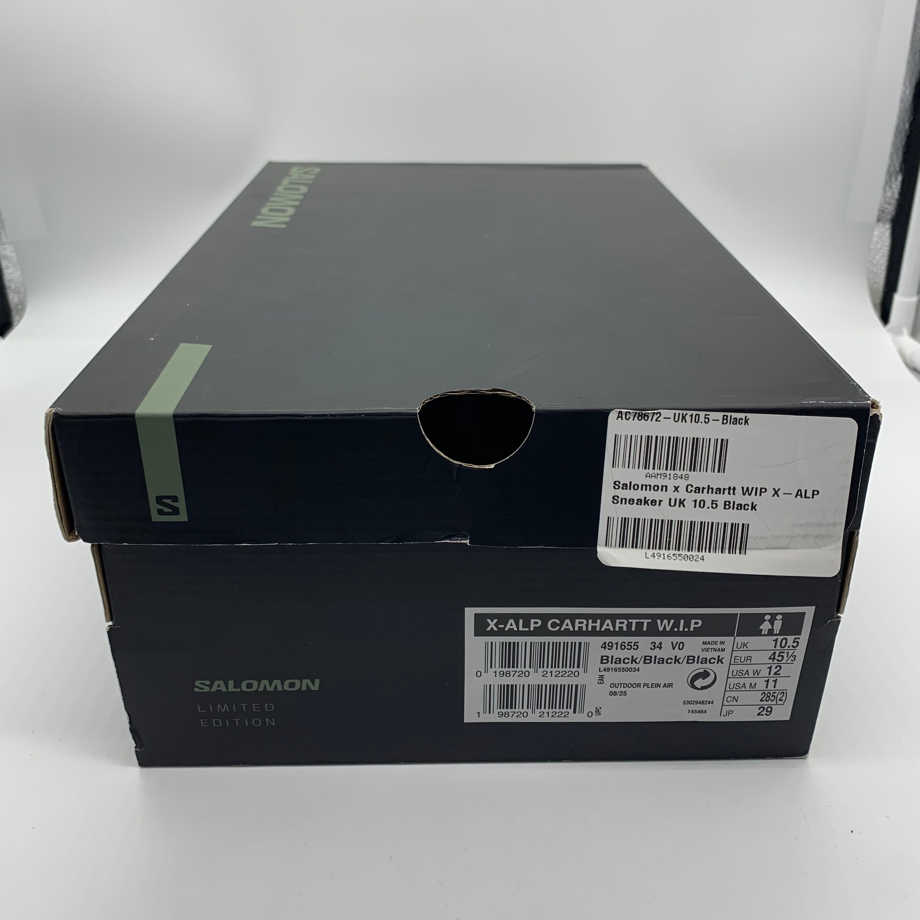 カーハート WIP × サロモン X-ALP "ブラック"