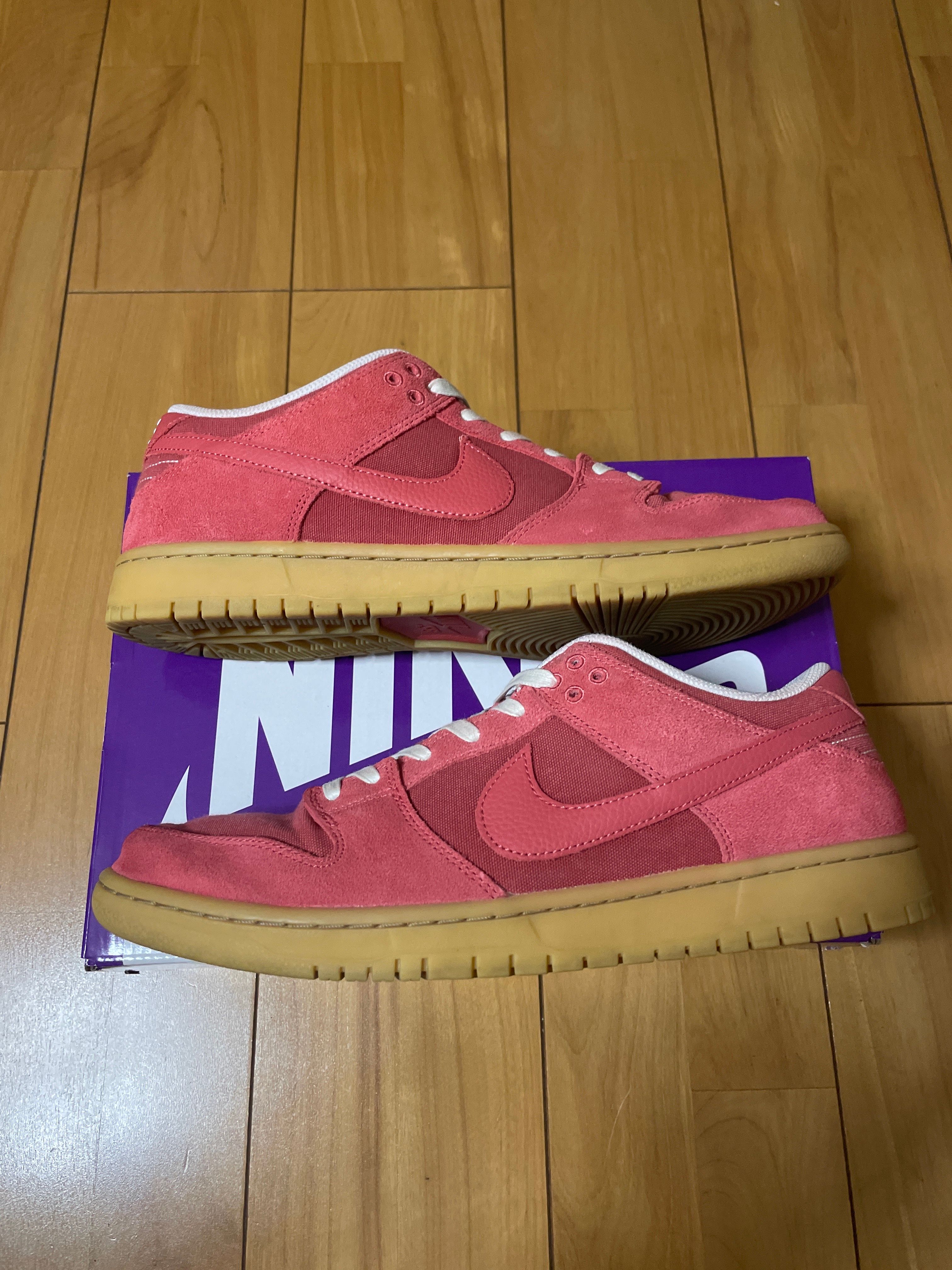 Nike SB Dunk Low "Adobe"