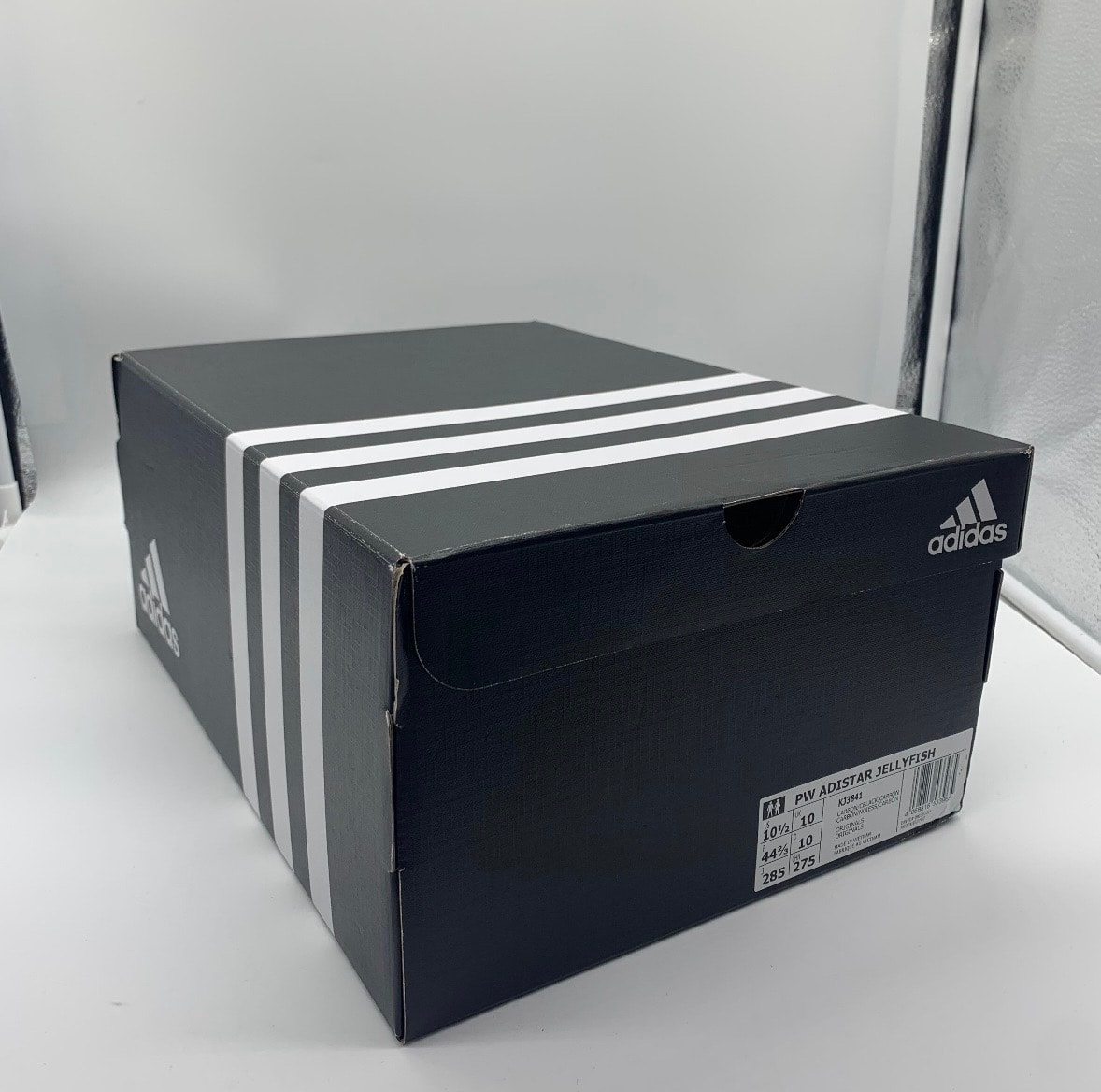 Pharrell Williams × adidas Jellyfish "Carbon/Core Black"