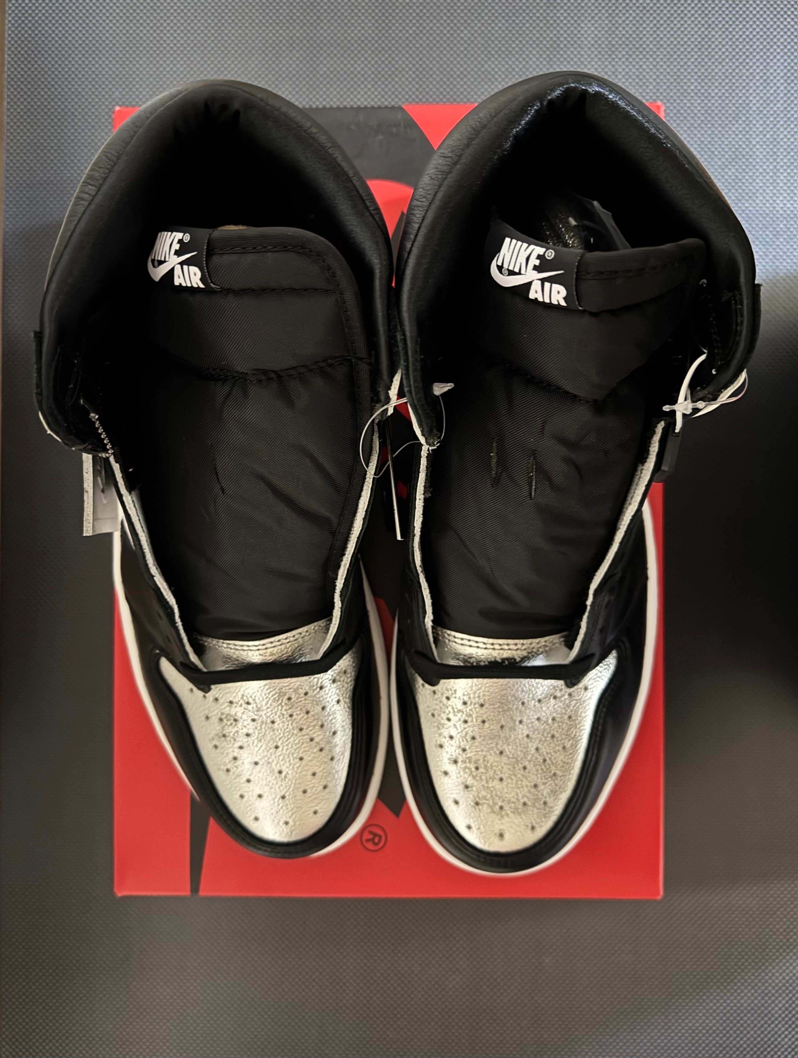 Nike Women's Air Jordan 1 Retro High OG "Silver Toe"