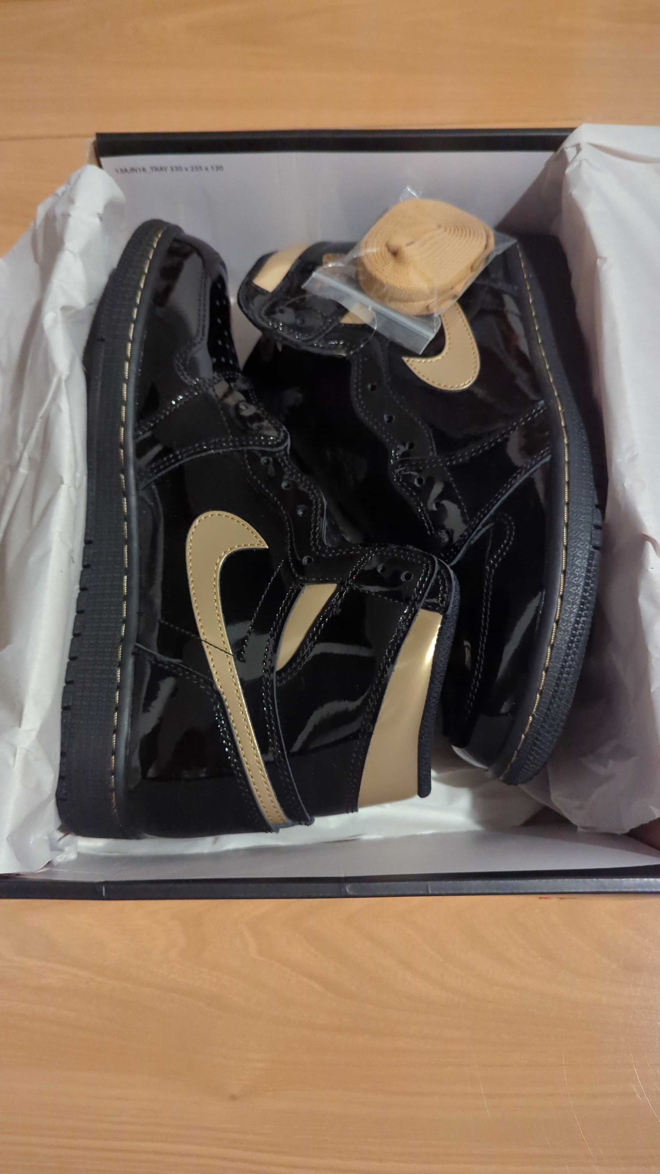 Nike Air Jordan 1 High OG "Black-Metalic Gold"