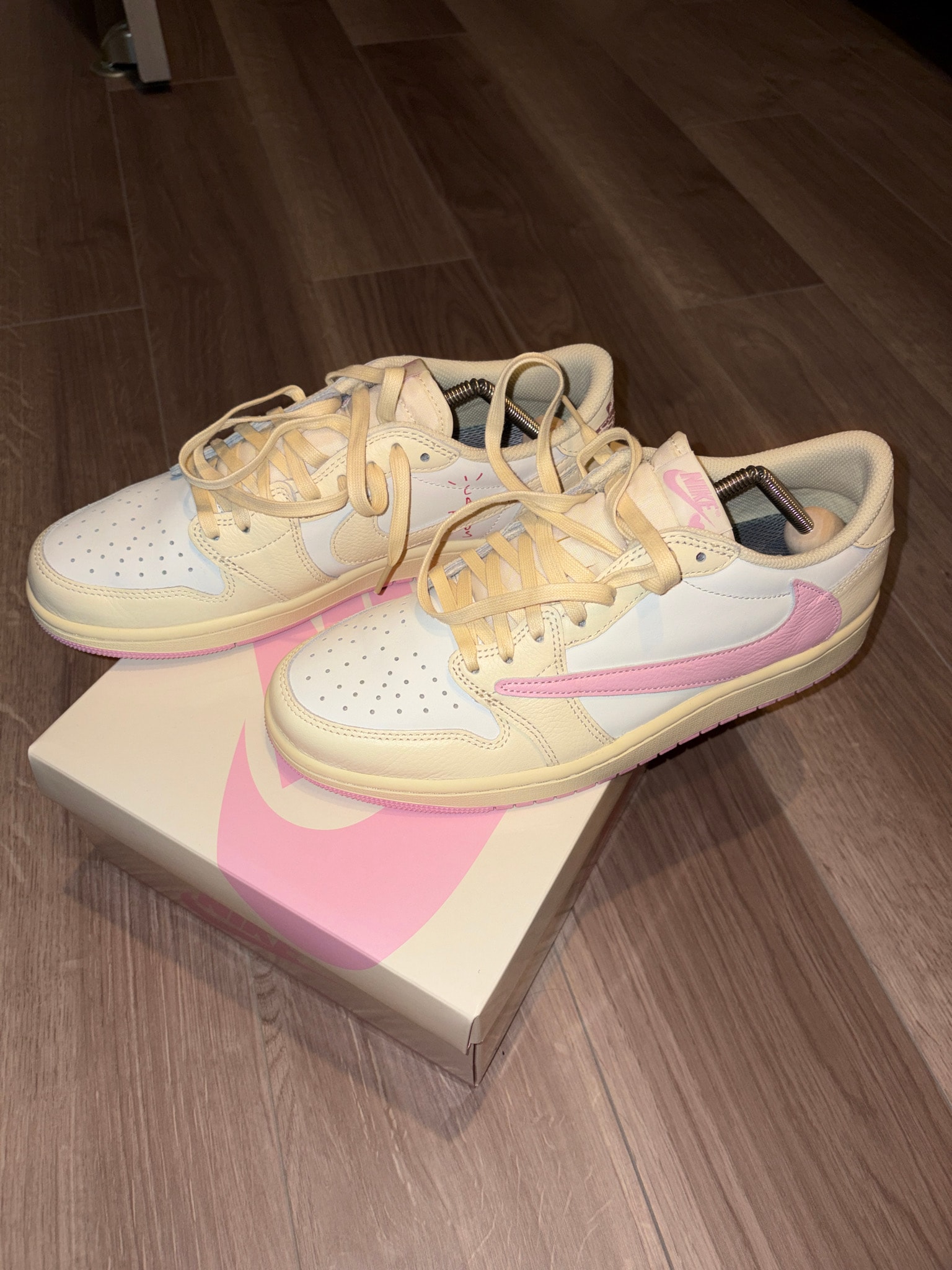 Travis Scott × Nike Air Jordan 1 Retro Low OG "Muslin/Shy Pink"