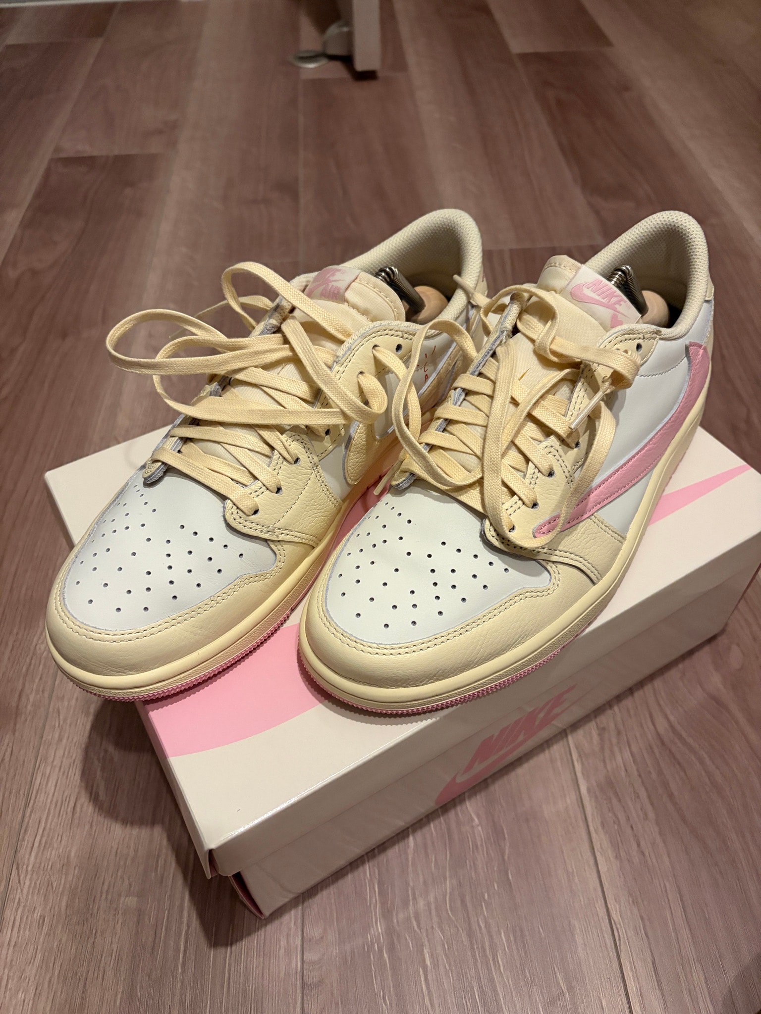 Travis Scott × Nike Air Jordan 1 Retro Low OG "Muslin/Shy Pink"