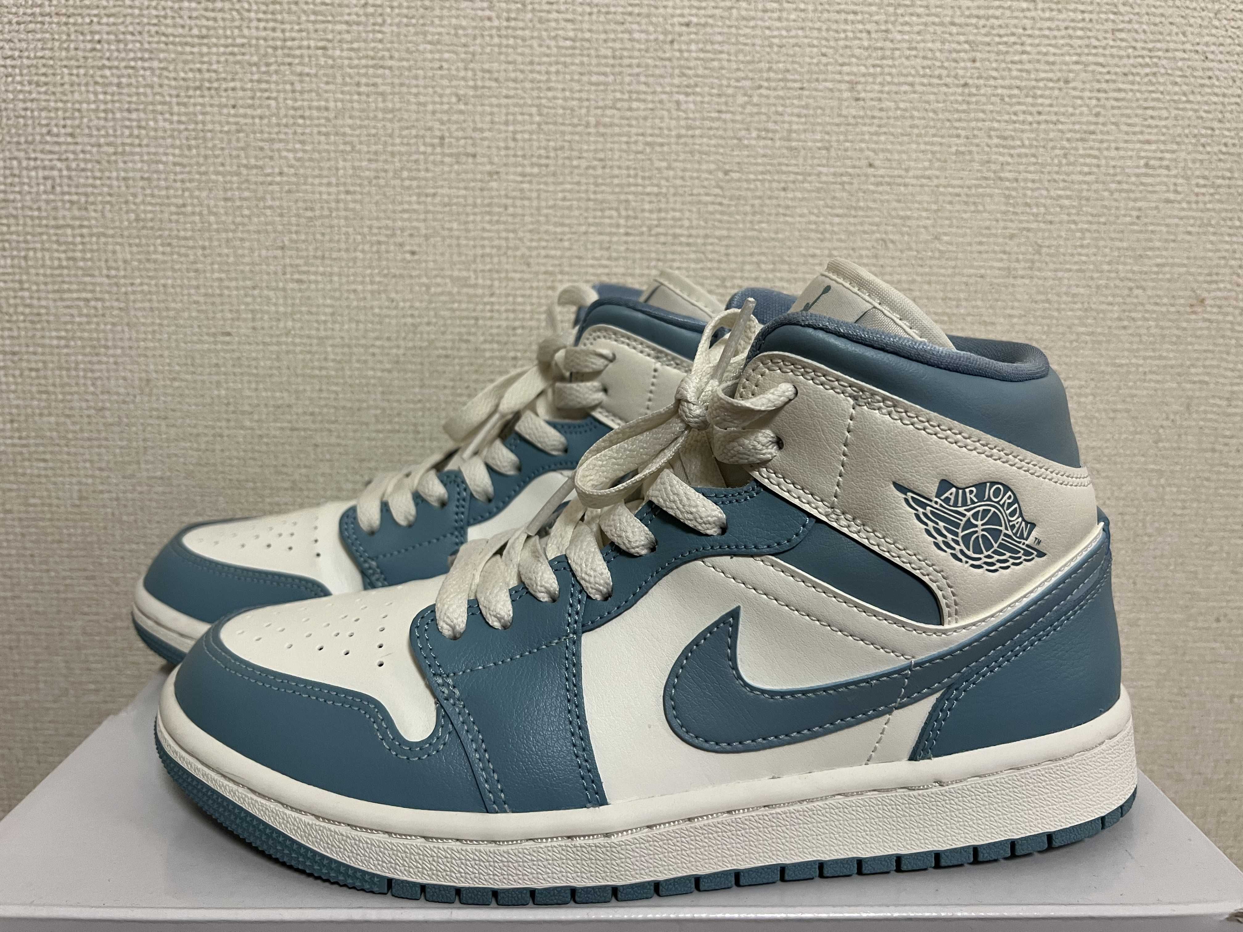 Nike Women's Air Jordan 1 Mid "University Blue"
