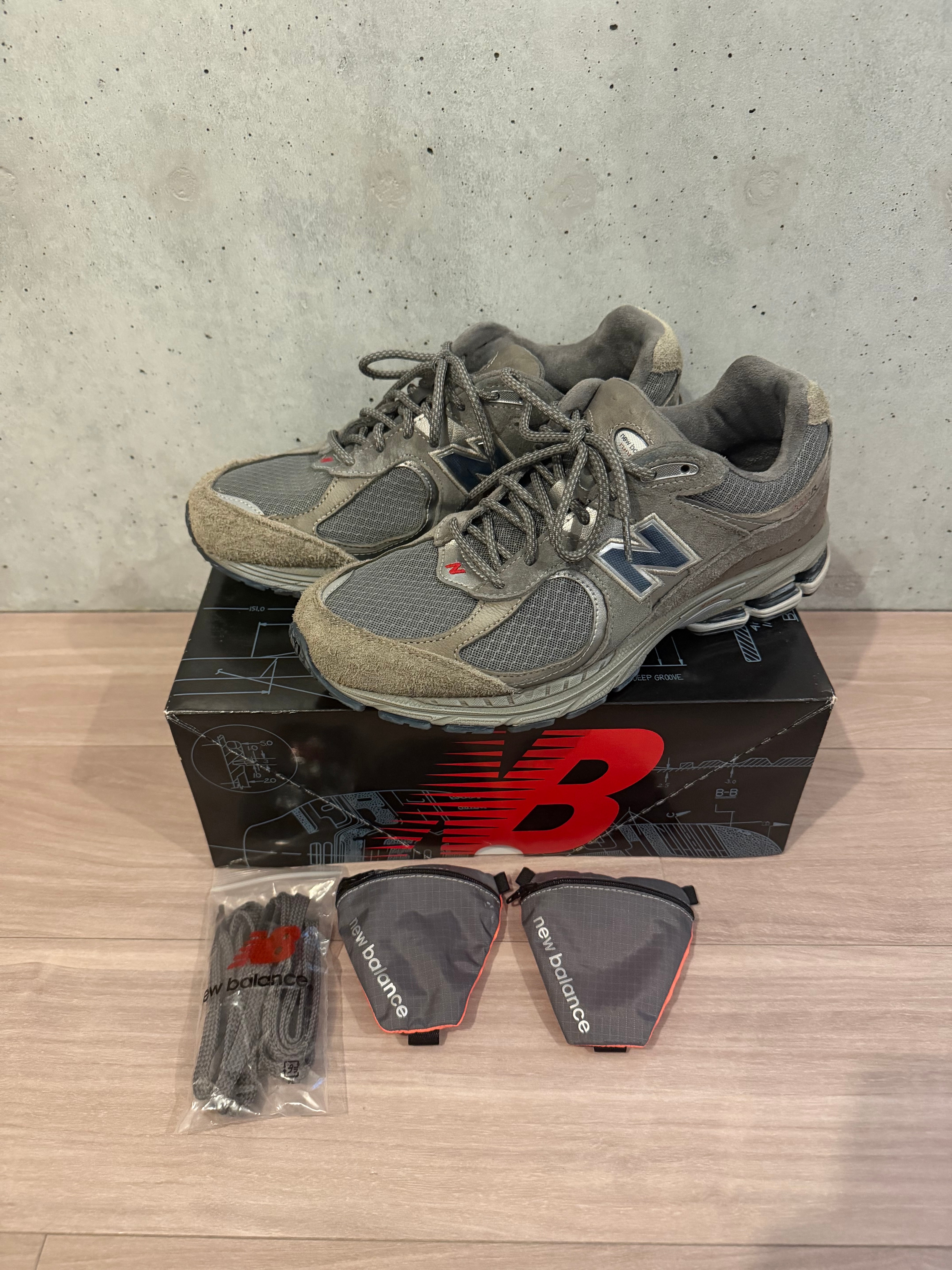 ニューバランス 2002R "グレー"