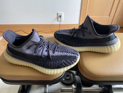 adidas YEEZY Boost 350V2 "Carbon"