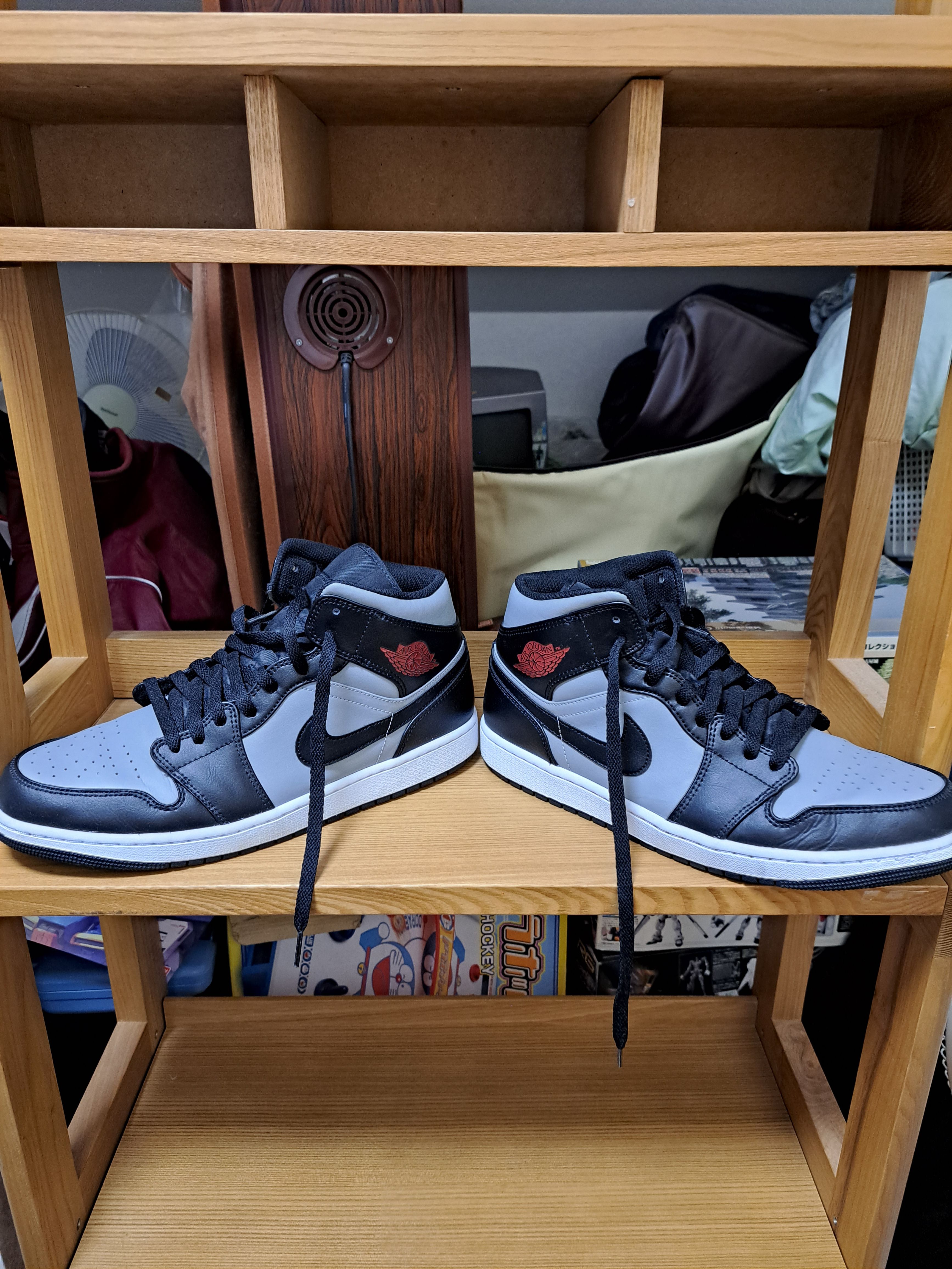 Nike Air Jordan 1 Mid "Shadow"