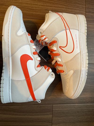 NIKE Women's DUNK HIGH SE FIRST USE "WHITE/ORANGE"