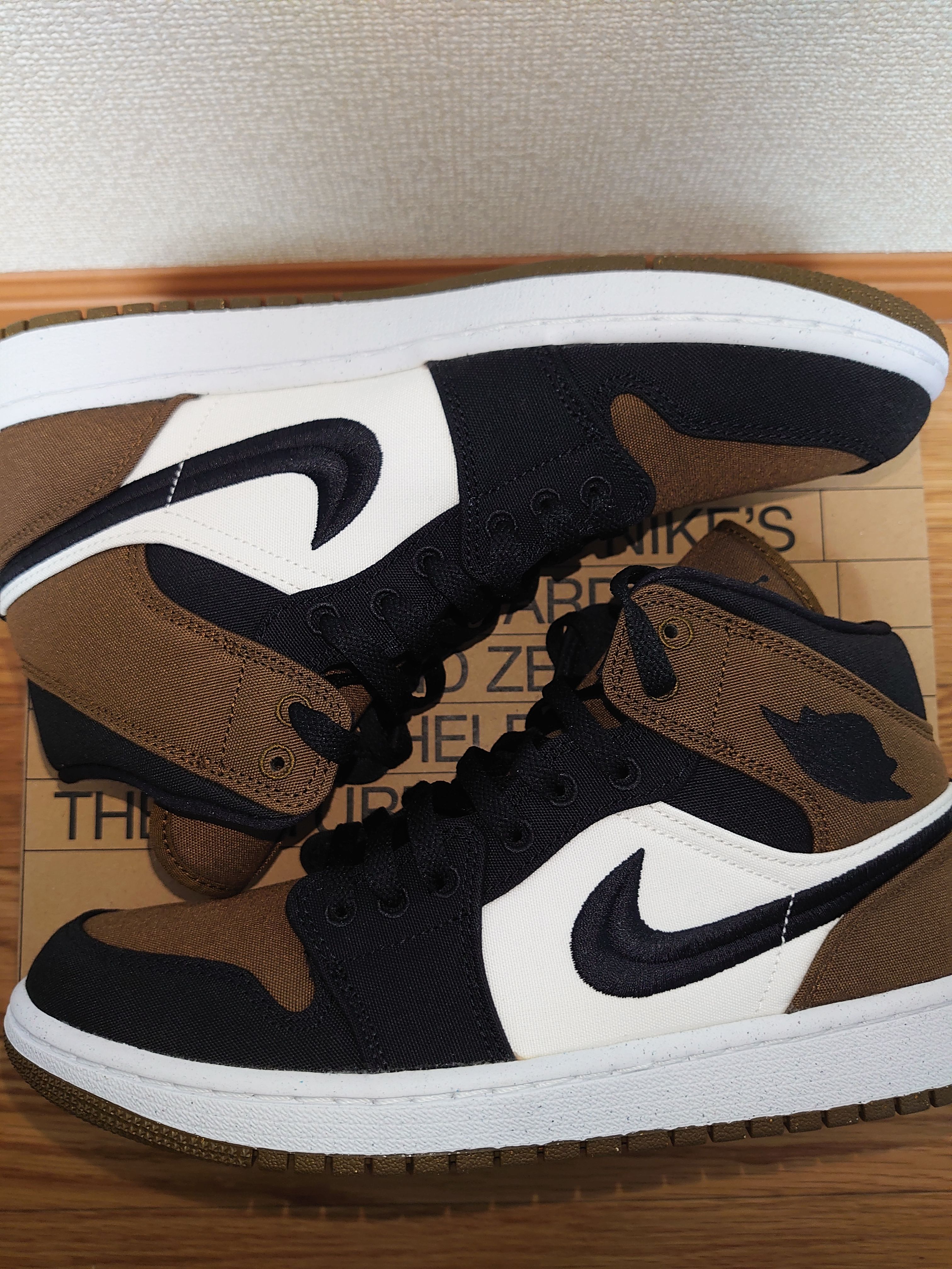 Nike Women's Air Jordan 1 Mid SE "Olive Toe"