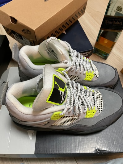 Nike Air Jordan 4 Retro LE "Neon"