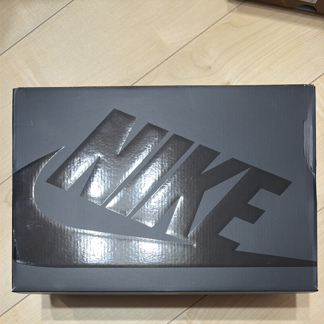 シュプリーム × ナイキ エアフォース1 ロー "ホワイト"