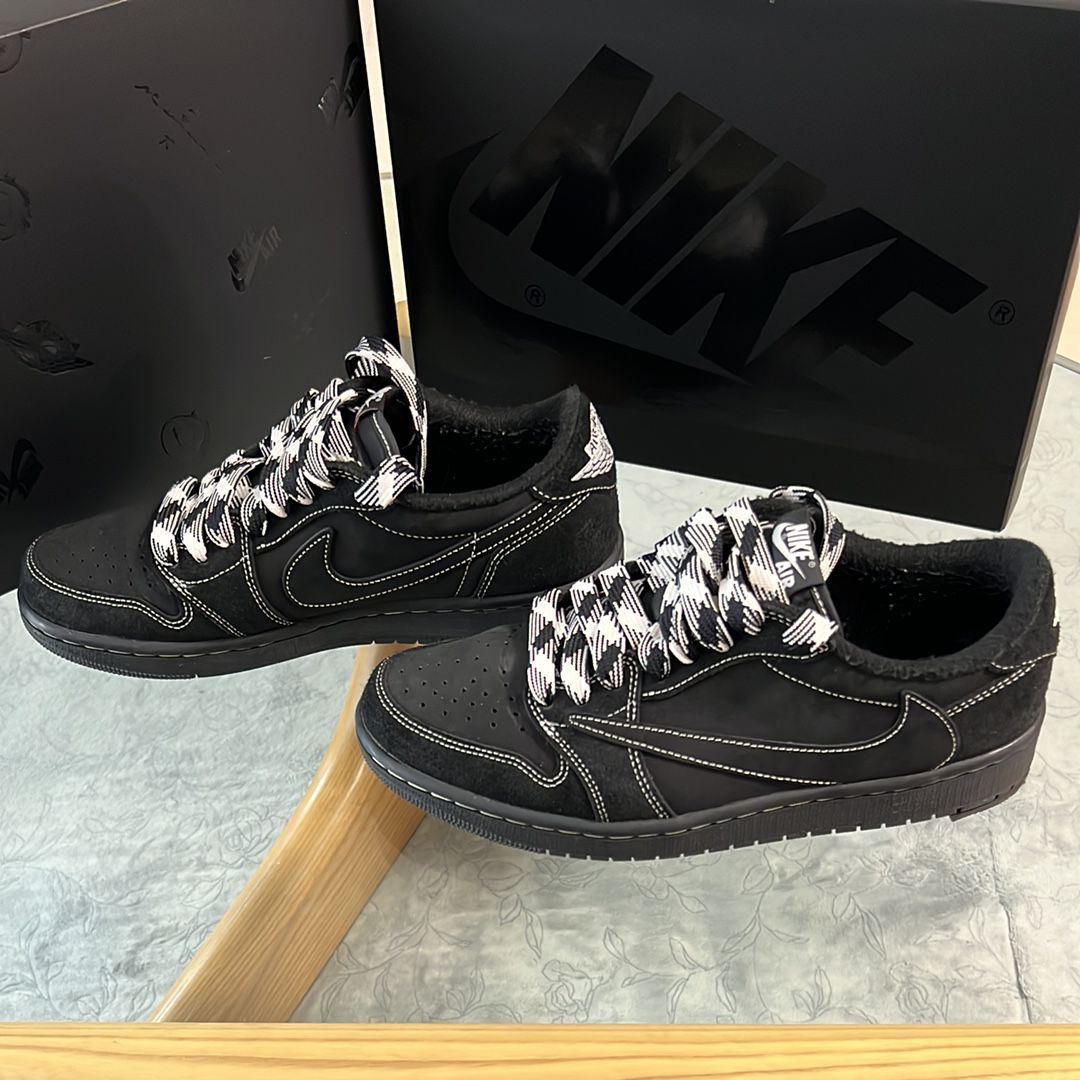 Travis Scott × Nike Air Jordan 1 Low OG SP "Black Phantom"