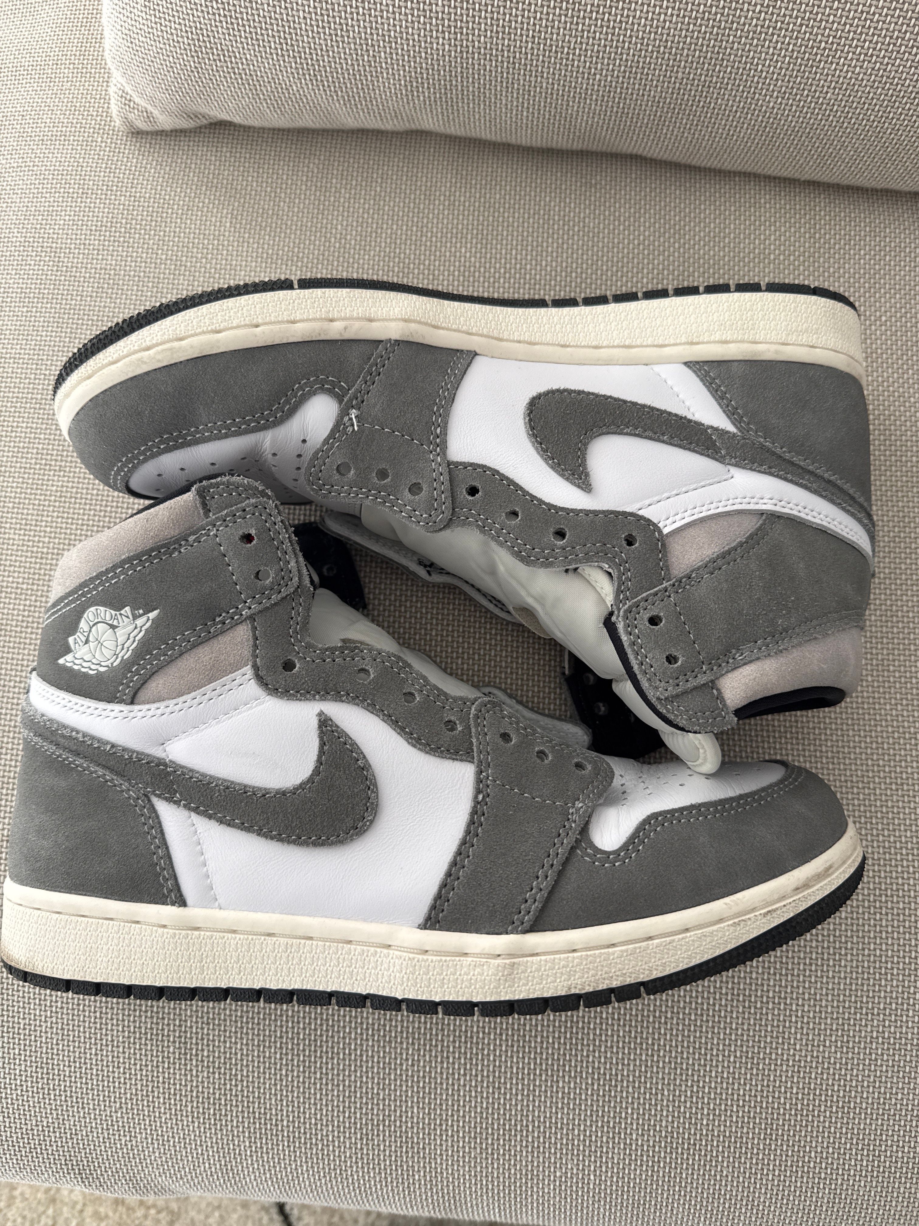 Nike Air Jordan 1 Retro High OG "Black and Smoke Grey"