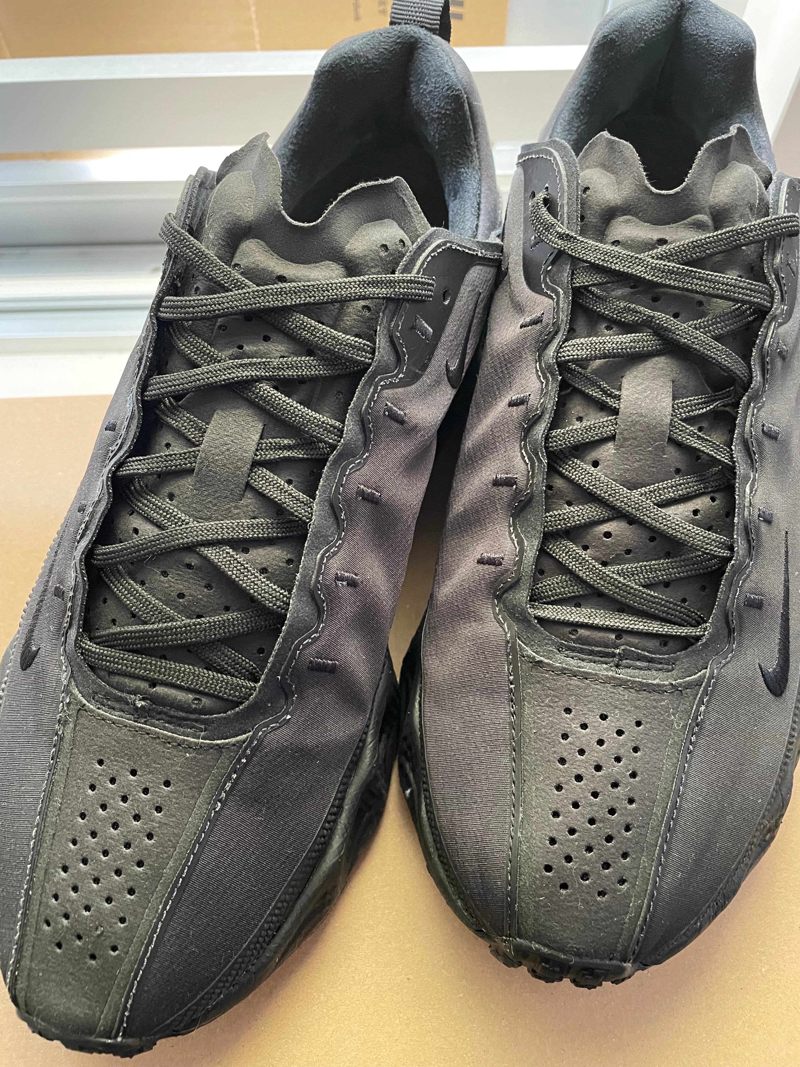 ナイキ エイバ ローバー "トリプルブラック/アンスラサイト"