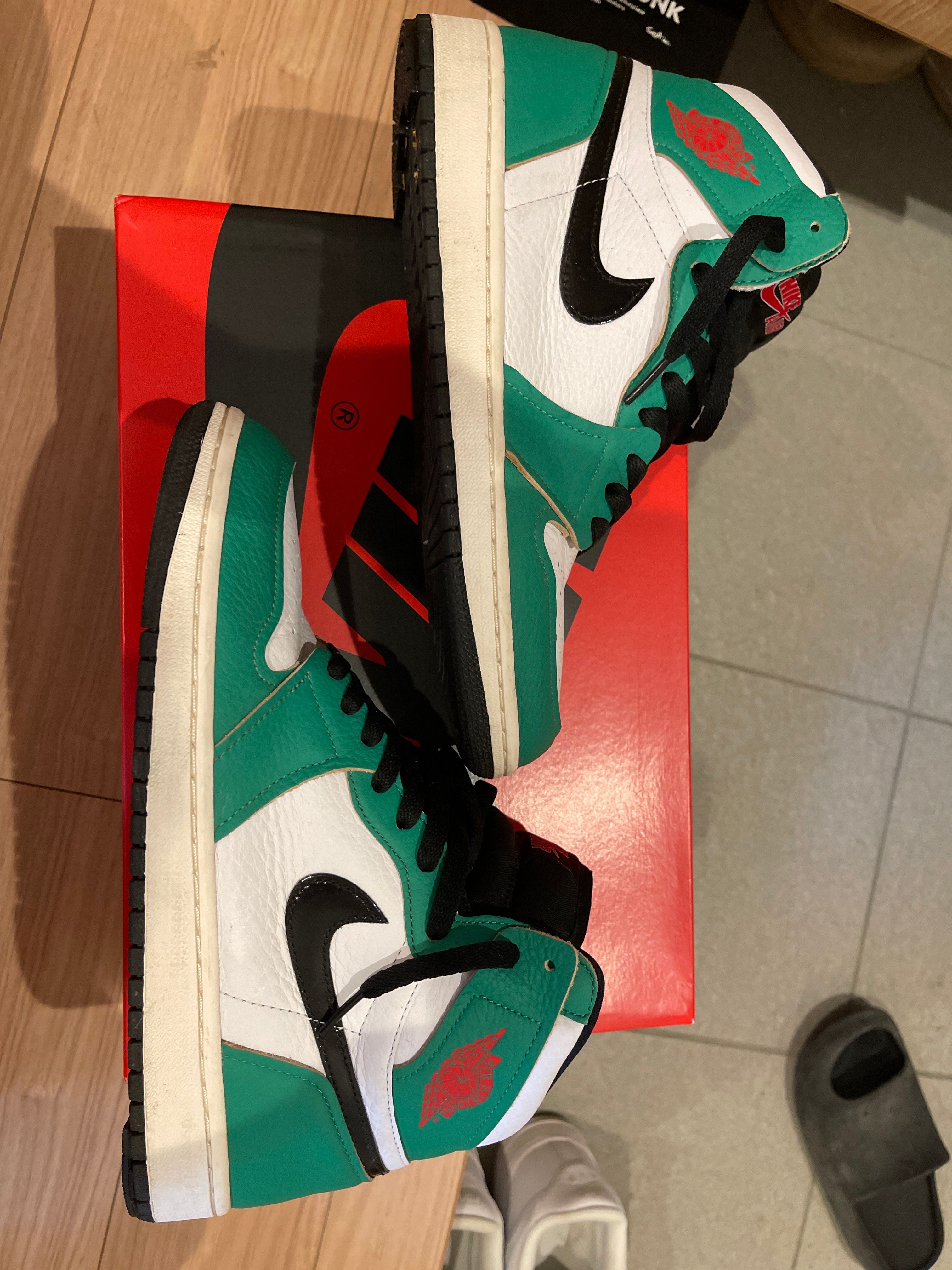 Nike Women's Air Jordan 1 High OG "Lucky Green/White-Sail-Black"   