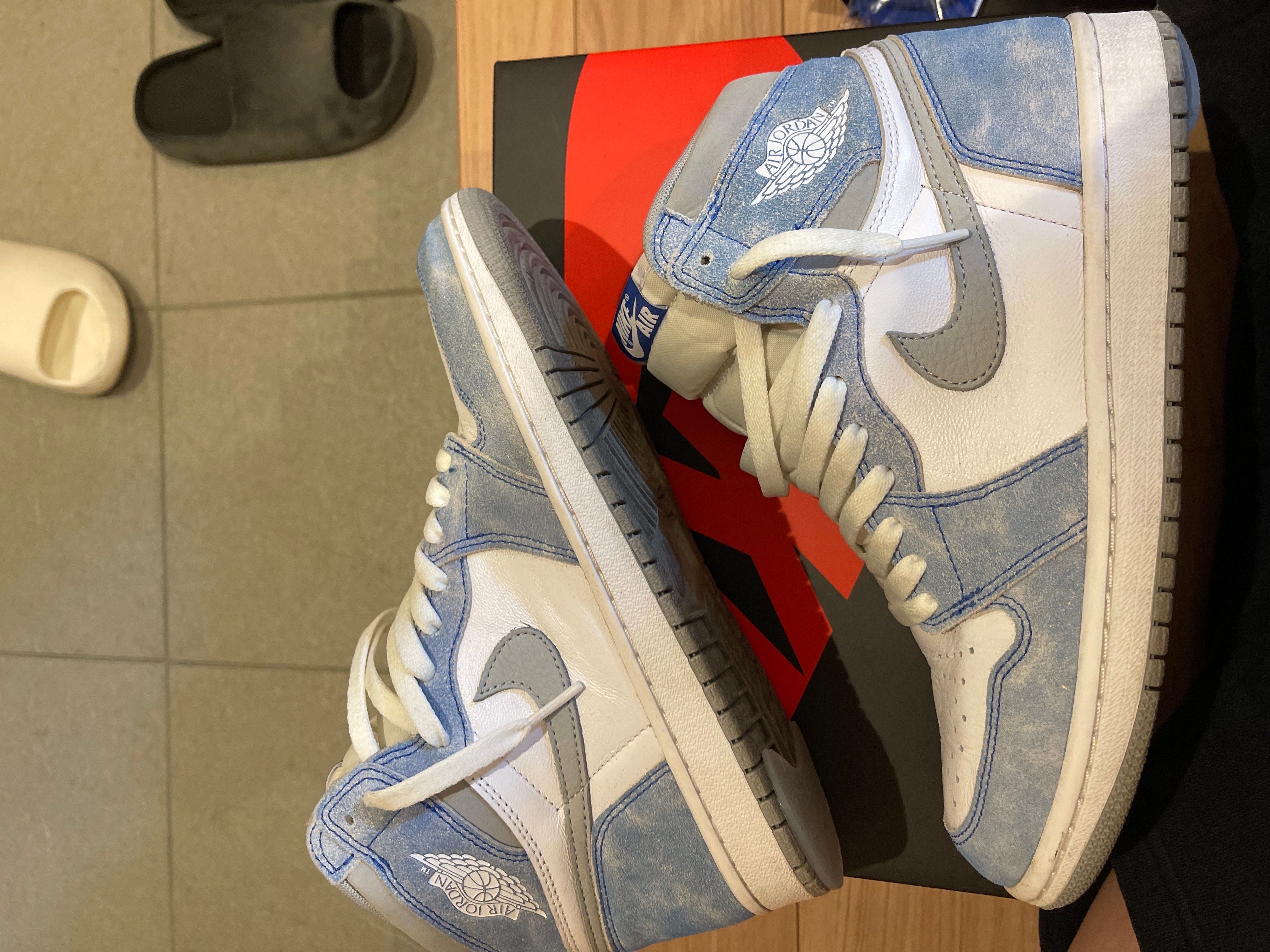 Nike Air Jordan 1 High OG "Hyper Royal"