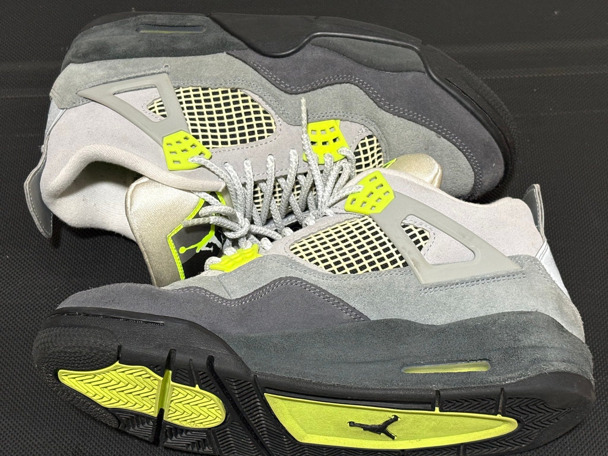 Nike Air Jordan 4 Retro LE "Neon"