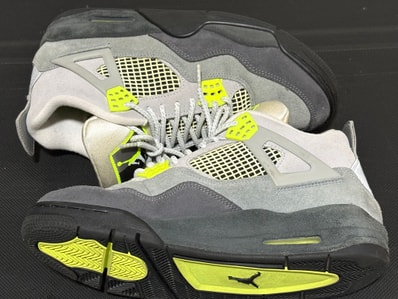 Nike Air Jordan 4 Retro LE "Neon"