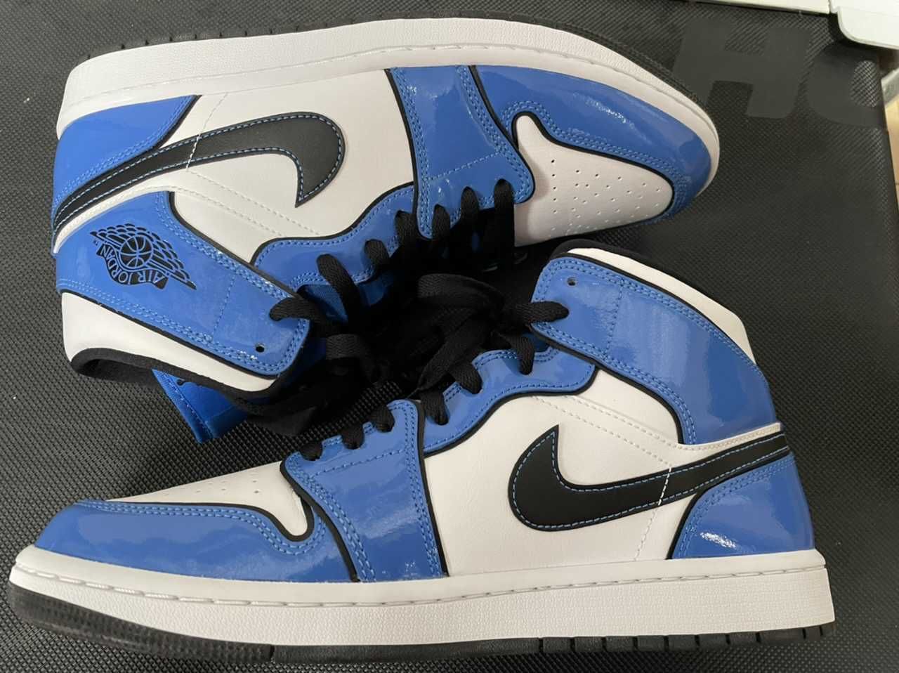 Nike Air Jordan 1 Mid SE "Signal Blue"