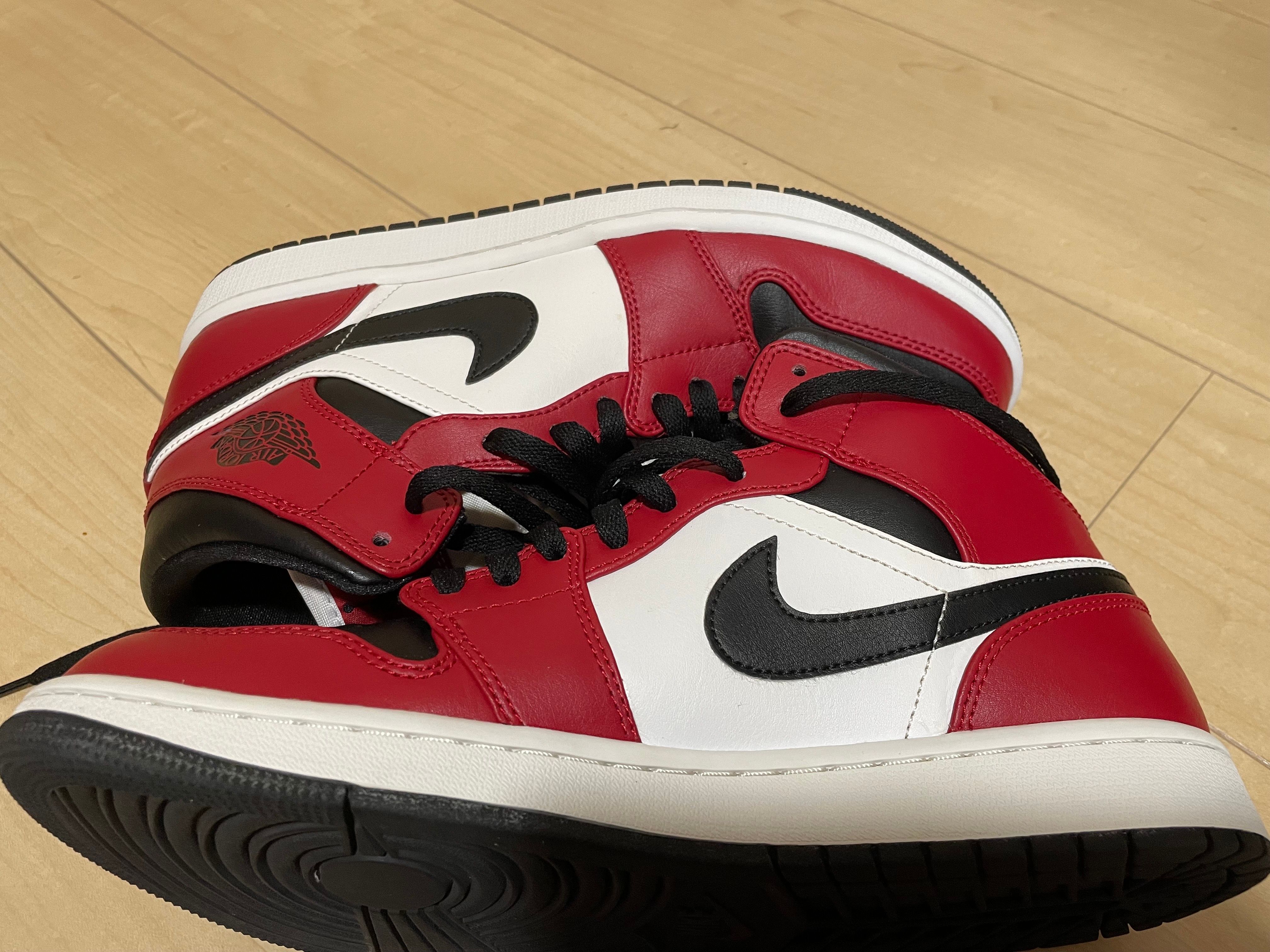 Nike Air Jordan 1 Mid "Chicago Black Toe"